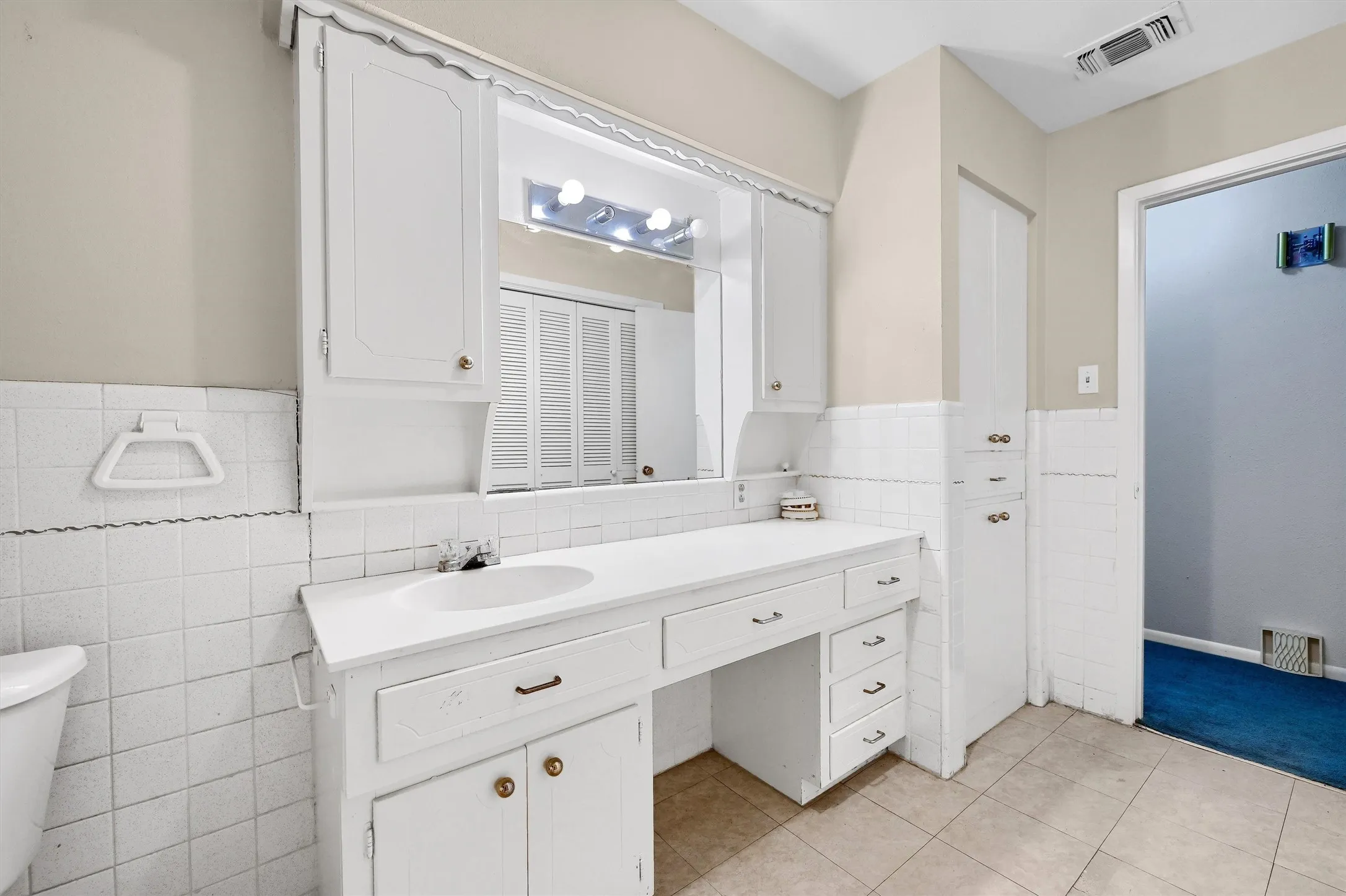 Single Family Residence For Sale in Grayson County , 205 N Union Street, Whitesboro, Texas 76273, 2 Bedroom, 2 Bathroom, Garage spaces, 1,509 Sqft, built in 1968, mls#21410362, Real Estate Agent in Whitesboro, Homes For Sale in Grayson county, Homes For Sale in Whitesboro, Realtor in Whitesboro Texas, Real Estate Brokerage Independent Realty Texas, Luminita Cordes Realtor