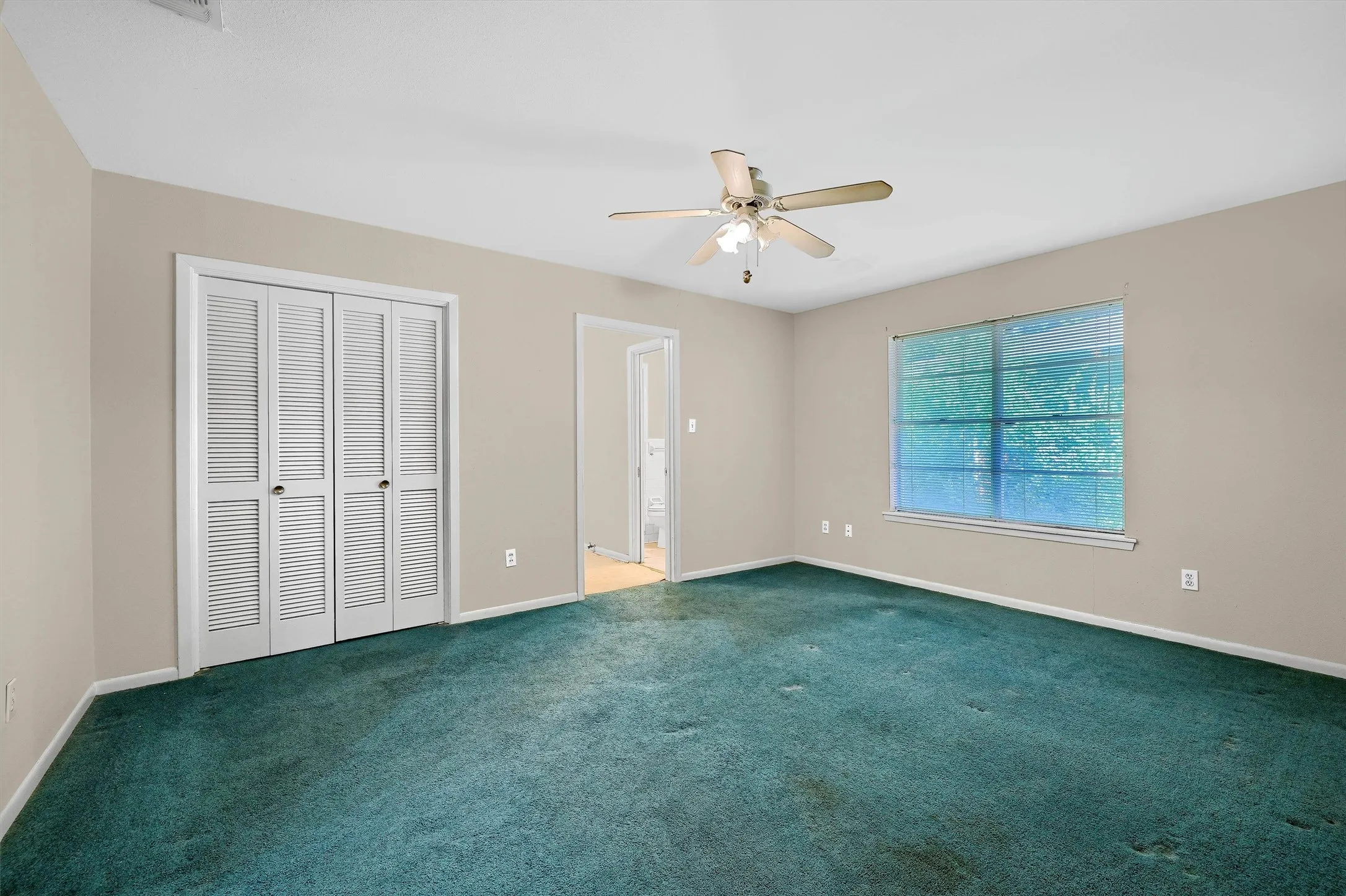 Single Family Residence For Sale in Grayson County , 205 N Union Street, Whitesboro, Texas 76273, 2 Bedroom, 2 Bathroom, Garage spaces, 1,509 Sqft, built in 1968, mls#21410362, Real Estate Agent in Whitesboro, Homes For Sale in Grayson county, Homes For Sale in Whitesboro, Realtor in Whitesboro Texas, Real Estate Brokerage Independent Realty Texas, Luminita Cordes Realtor