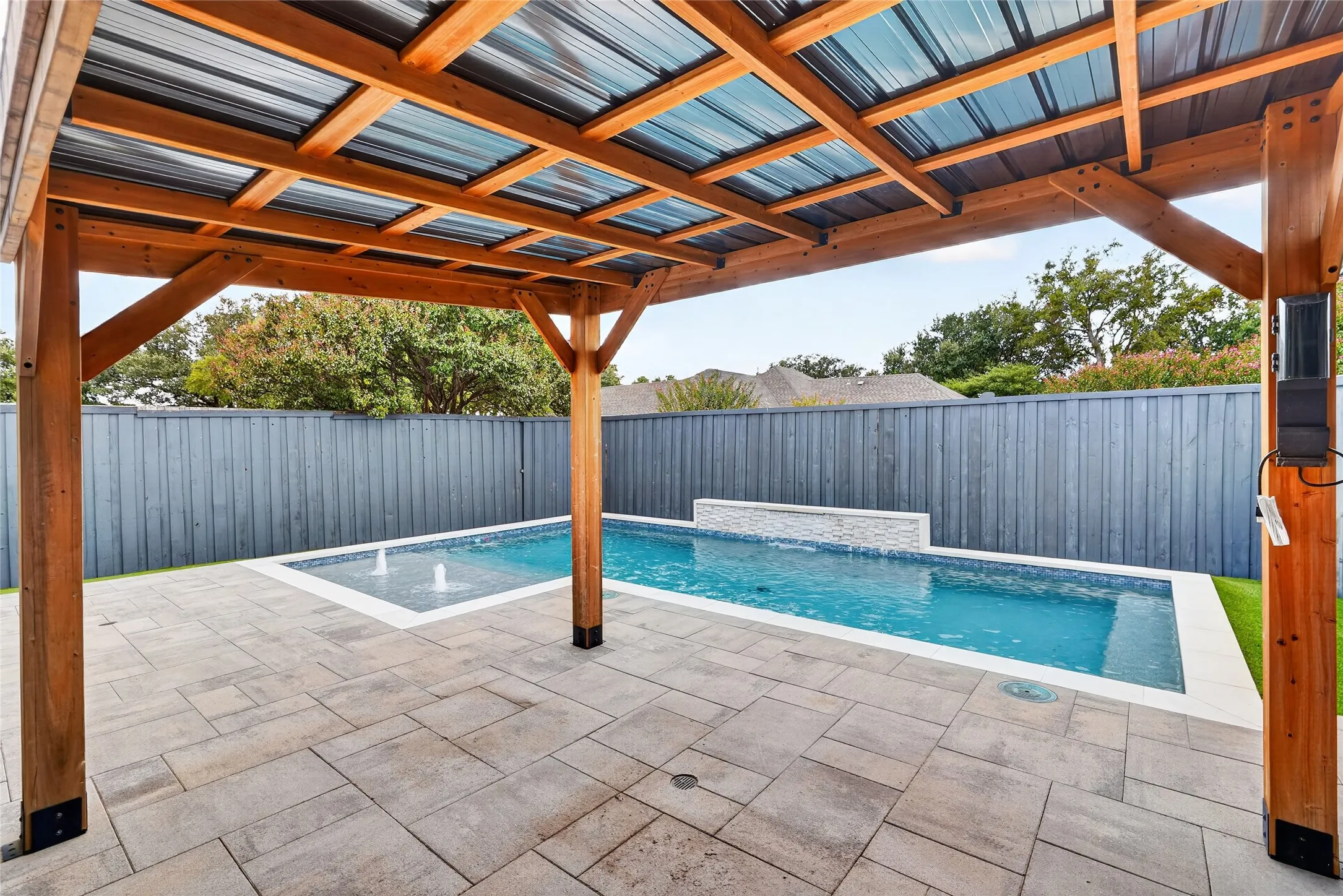Single Family Residence For Sale in Dallas County , 6711 Duffield Court, Dallas, Texas 75248, 4 Bedroom, 3 Bathroom, 2 Garage spaces, 2,628 Sqft, built in 1976, mls#21410341, Real Estate Agent in Dallas, Homes For Sale in Dallas county, Homes For Sale in Dallas, Realtor in Dallas Texas, Real Estate Brokerage Independent Realty Texas, Luminita Cordes Realtor