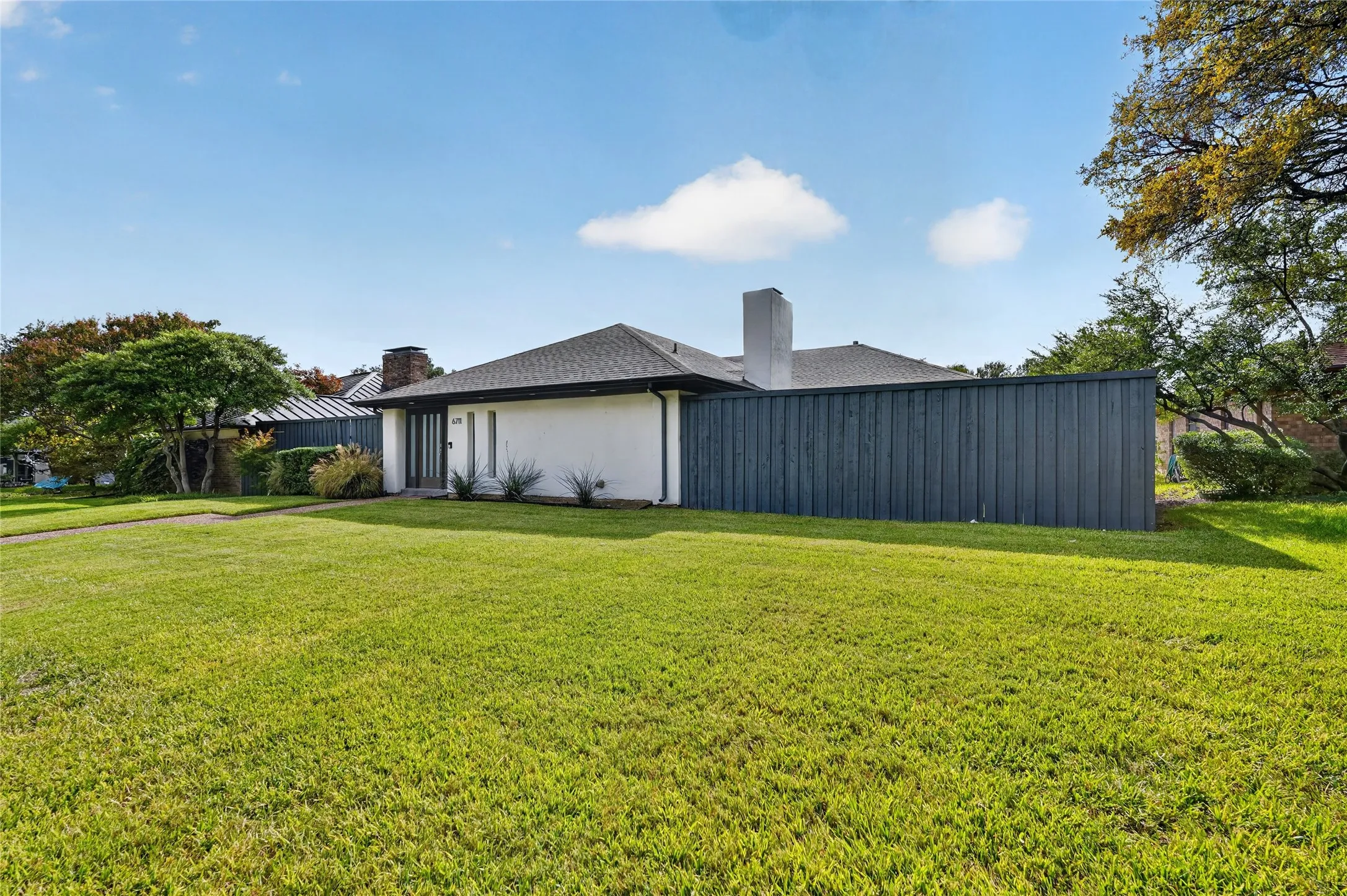 Single Family Residence For Sale in Dallas County , 6711 Duffield Court, Dallas, Texas 75248, 4 Bedroom, 3 Bathroom, 2 Garage spaces, 2,628 Sqft, built in 1976, mls#21410341, Real Estate Agent in Dallas, Homes For Sale in Dallas county, Homes For Sale in Dallas, Realtor in Dallas Texas, Real Estate Brokerage Independent Realty Texas, Luminita Cordes Realtor