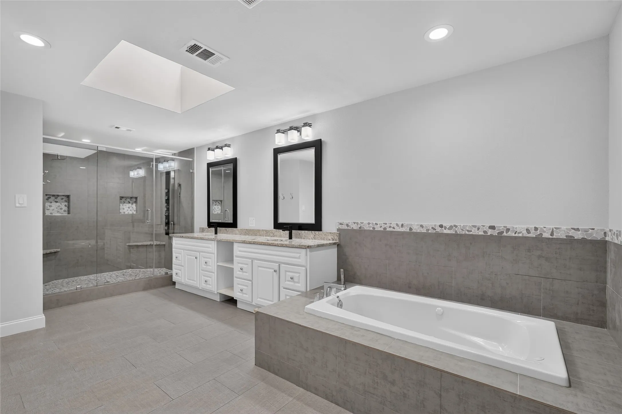 Single Family Residence For Sale in Dallas County , 6711 Duffield Court, Dallas, Texas 75248, 4 Bedroom, 3 Bathroom, 2 Garage spaces, 2,628 Sqft, built in 1976, mls#21410341, Real Estate Agent in Dallas, Homes For Sale in Dallas county, Homes For Sale in Dallas, Realtor in Dallas Texas, Real Estate Brokerage Independent Realty Texas, Luminita Cordes Realtor