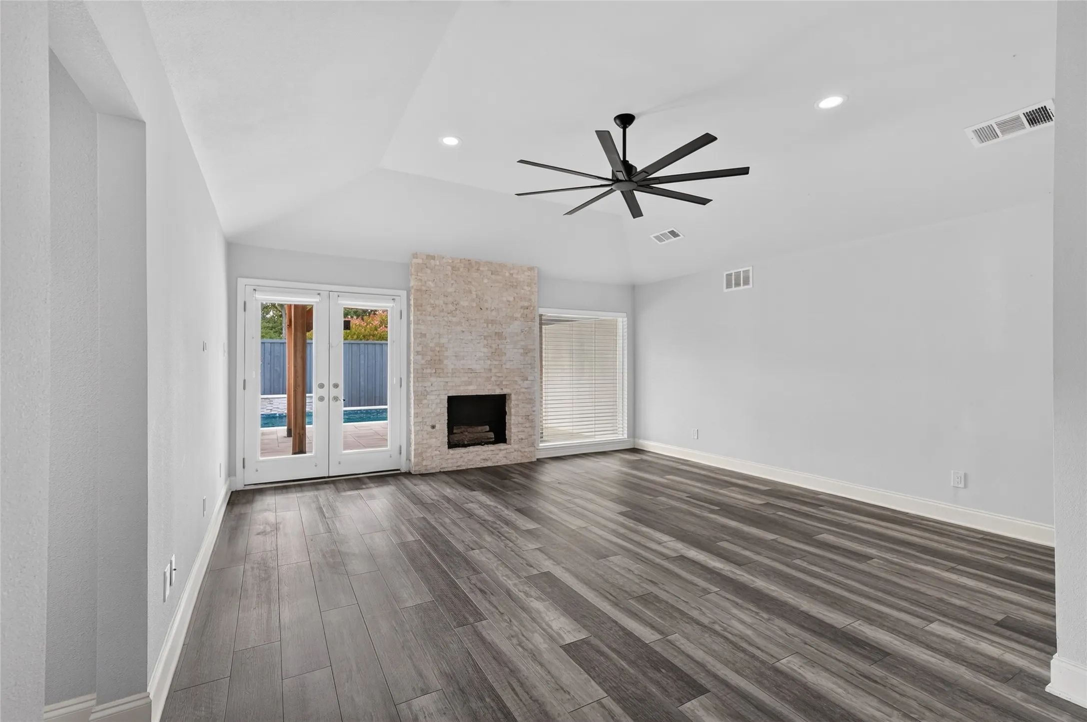 Single Family Residence For Sale in Dallas County , 6711 Duffield Court, Dallas, Texas 75248, 4 Bedroom, 3 Bathroom, 2 Garage spaces, 2,628 Sqft, built in 1976, mls#21410341, Real Estate Agent in Dallas, Homes For Sale in Dallas county, Homes For Sale in Dallas, Realtor in Dallas Texas, Real Estate Brokerage Independent Realty Texas, Luminita Cordes Realtor