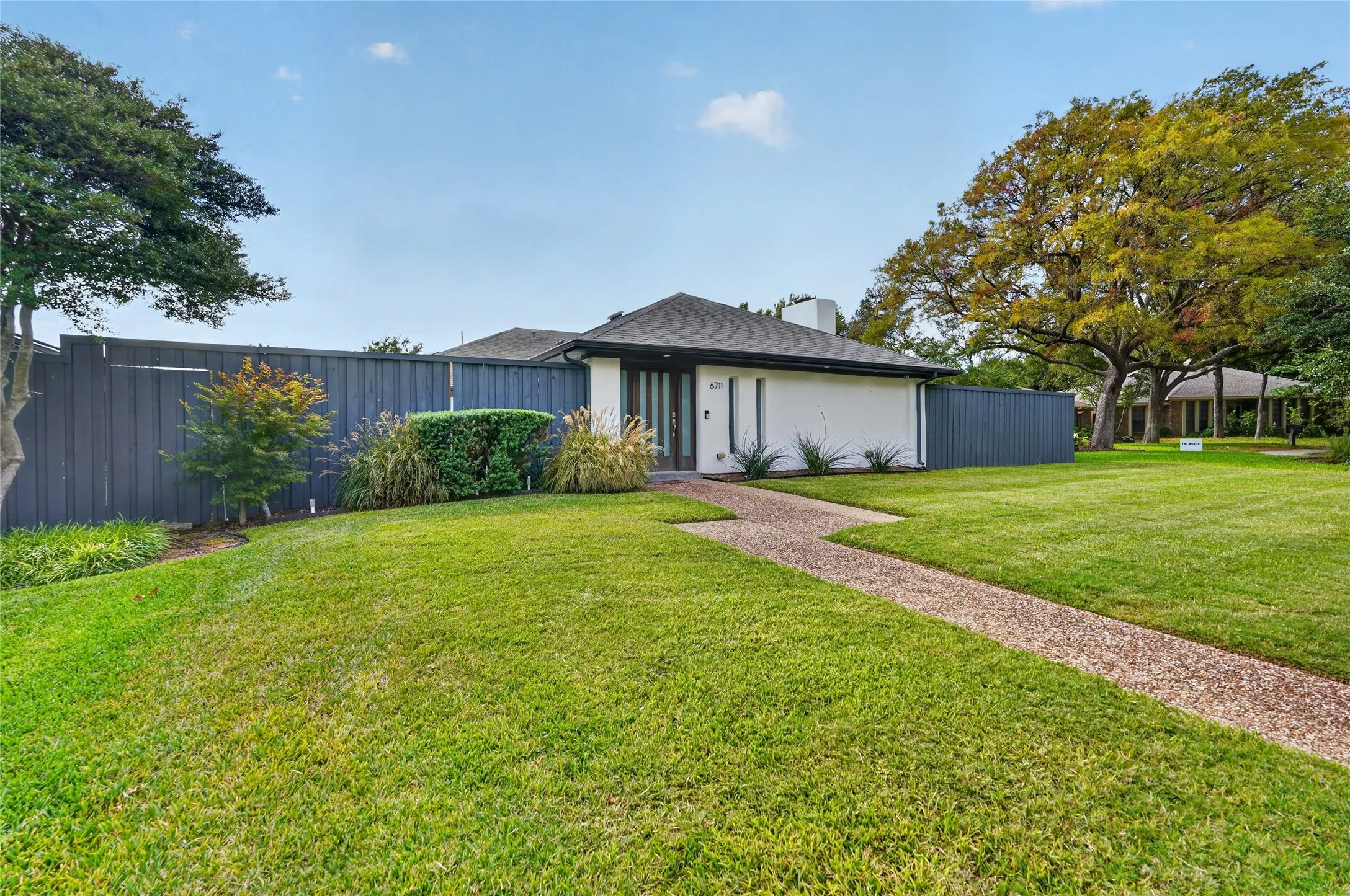 Single Family Residence For Sale in Dallas County , 6711 Duffield Court, Dallas, Texas 75248, 4 Bedroom, 3 Bathroom, 2 Garage spaces, 2,628 Sqft, built in 1976, mls#21410341, Real Estate Agent in Dallas, Homes For Sale in Dallas county, Homes For Sale in Dallas, Realtor in Dallas Texas, Real Estate Brokerage Independent Realty Texas, Luminita Cordes Realtor