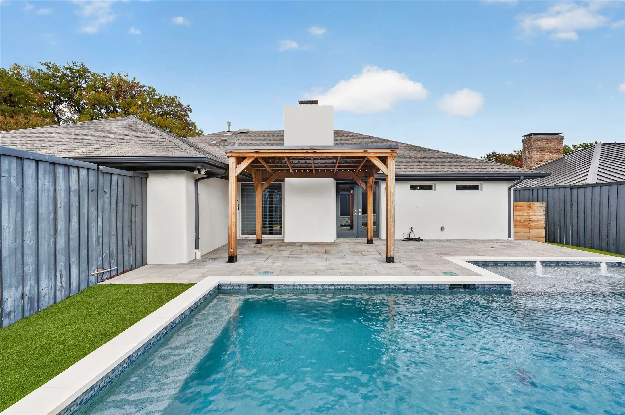 Single Family Residence For Sale in Dallas County , 6711 Duffield Court, Dallas, Texas 75248, 4 Bedroom, 3 Bathroom, 2 Garage spaces, 2,628 Sqft, built in 1976, mls#21410341, Real Estate Agent in Dallas, Homes For Sale in Dallas county, Homes For Sale in Dallas, Realtor in Dallas Texas, Real Estate Brokerage Independent Realty Texas, Luminita Cordes Realtor