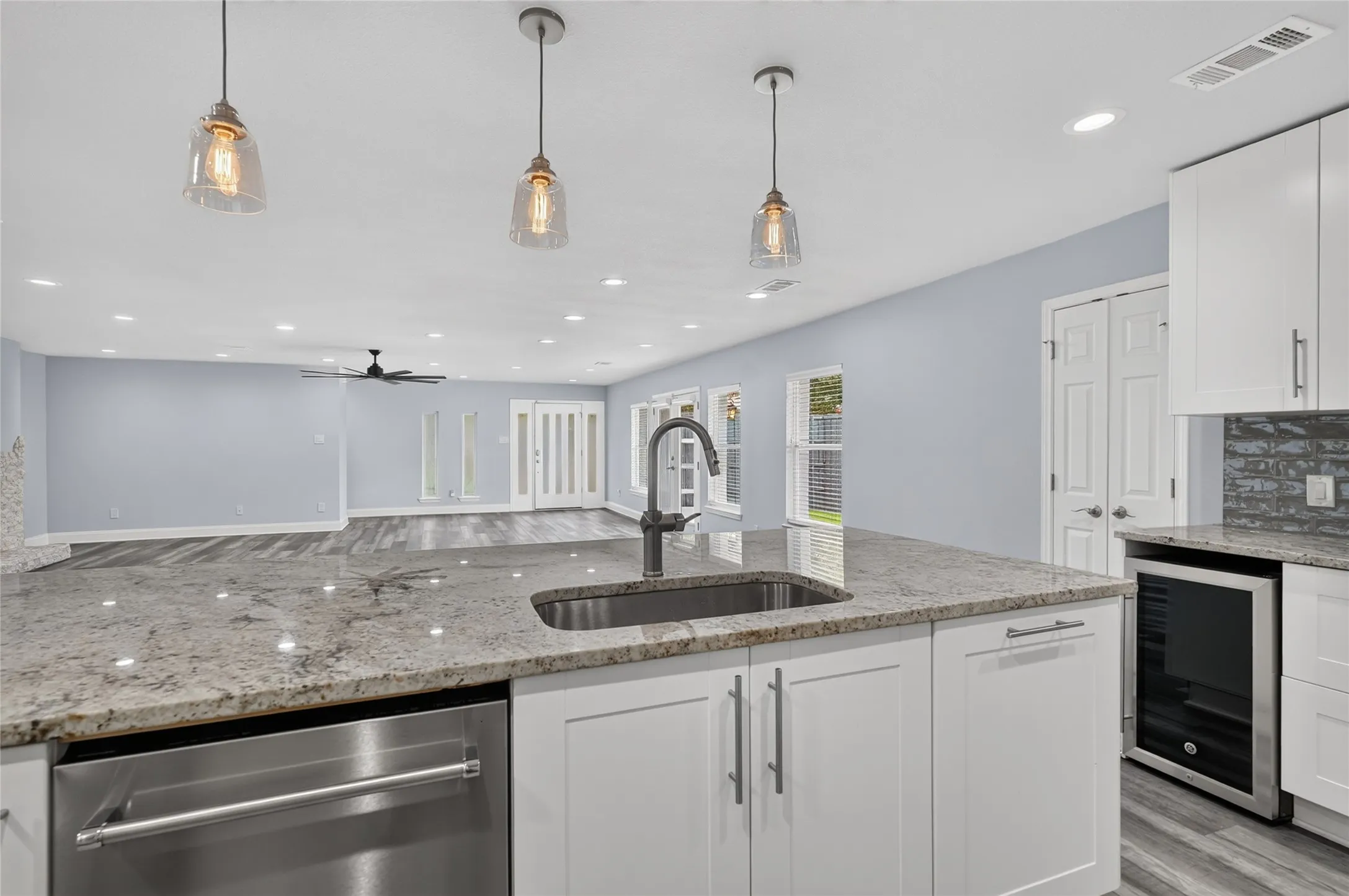 Single Family Residence For Sale in Dallas County , 6711 Duffield Court, Dallas, Texas 75248, 4 Bedroom, 3 Bathroom, 2 Garage spaces, 2,628 Sqft, built in 1976, mls#21410341, Real Estate Agent in Dallas, Homes For Sale in Dallas county, Homes For Sale in Dallas, Realtor in Dallas Texas, Real Estate Brokerage Independent Realty Texas, Luminita Cordes Realtor