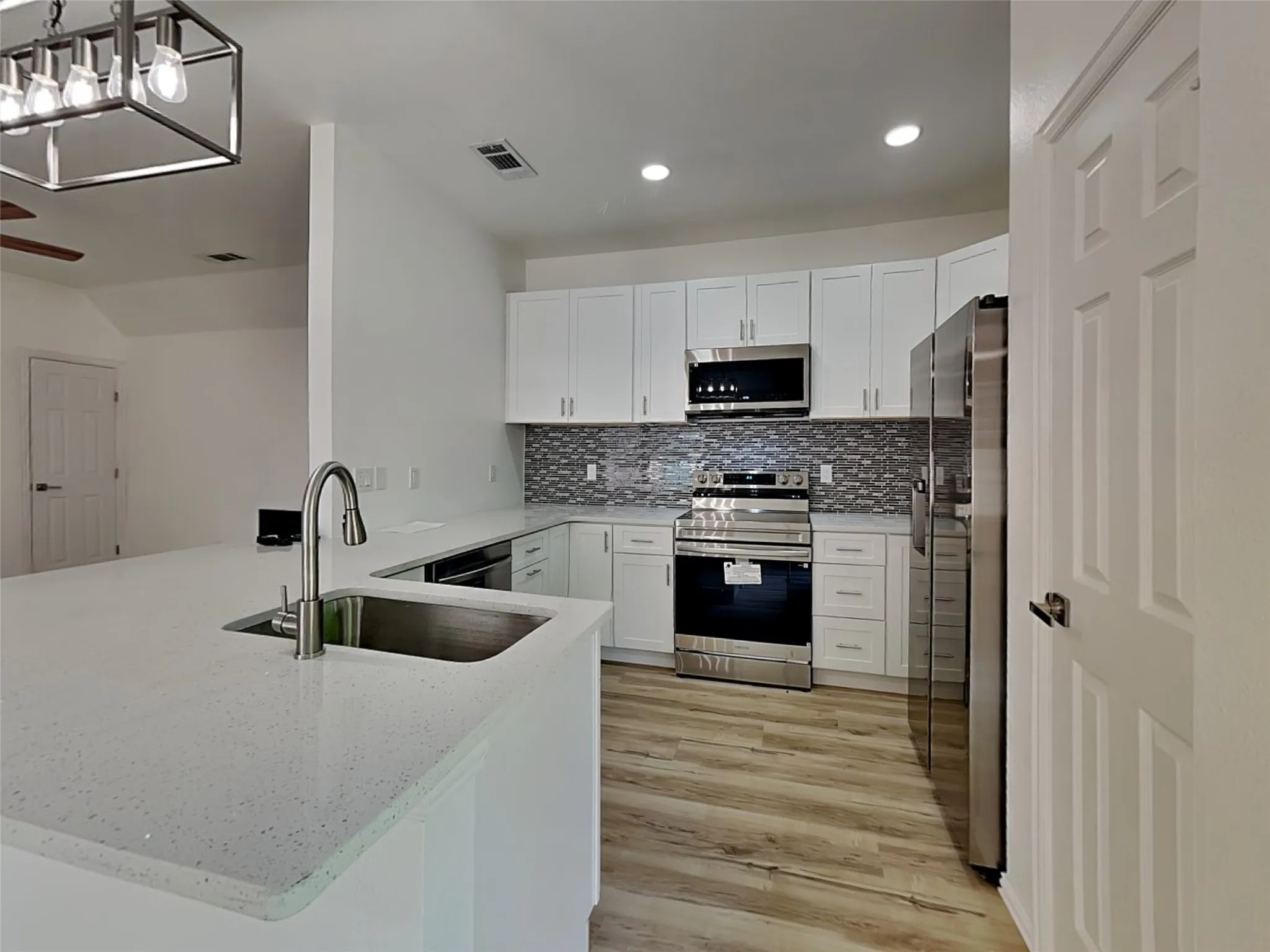 Single Family Residence For Rent in Collin County , 807 Fenet Street B, Mc Kinney, Texas 75069, 3 Bedroom, 3 Bathroom, 1 Garage spaces, 3,072 Sqft, built in 2008, mls#21410241, Real Estate Agent in Mc Kinney, Homes For Rent in Collin county, Homes For Rent in Mc Kinney, Realtor in Mc Kinney Texas, Real Estate Brokerage Independent Realty Texas, Luminita Cordes Realtor