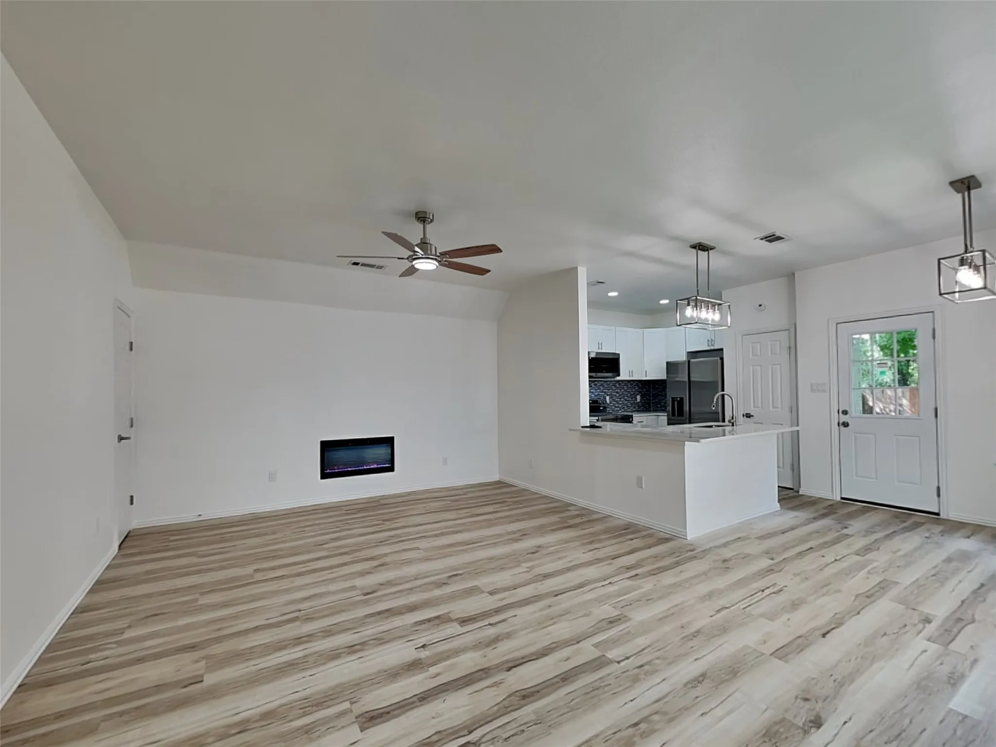Single Family Residence For Rent in Collin County , 807 Fenet Street B, Mc Kinney, Texas 75069, 3 Bedroom, 3 Bathroom, 1 Garage spaces, 3,072 Sqft, built in 2008, mls#21410241, Real Estate Agent in Mc Kinney, Homes For Rent in Collin county, Homes For Rent in Mc Kinney, Realtor in Mc Kinney Texas, Real Estate Brokerage Independent Realty Texas, Luminita Cordes Realtor