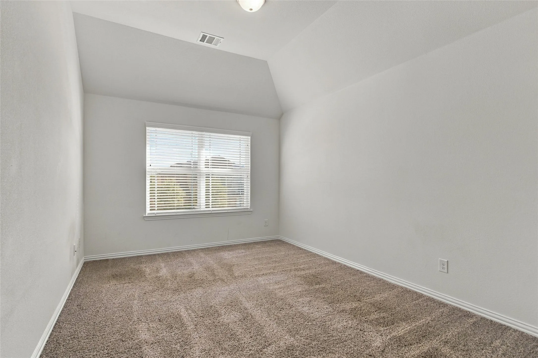 Single Family Residence For Rent in Denton County , 1712 Frisco Hills Boulevard, Little Elm, Texas 75068, 4 Bedroom, 5 Bathroom, 2 Garage spaces, 3,343 Sqft, built in 2020, mls#21406726, Real Estate Agent in Little Elm, Homes For Rent in Denton county, Homes For Rent in Little Elm, Realtor in Little Elm Texas, Real Estate Brokerage Independent Realty Texas, Luminita Cordes Realtor