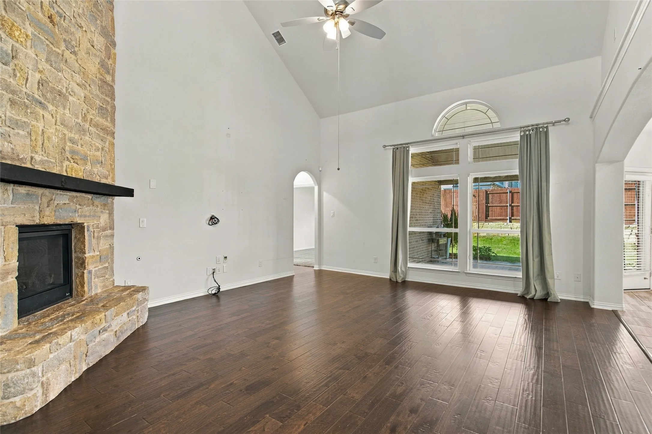 Single Family Residence For Rent in Denton County , 1712 Frisco Hills Boulevard, Little Elm, Texas 75068, 4 Bedroom, 5 Bathroom, 2 Garage spaces, 3,343 Sqft, built in 2020, mls#21406726, Real Estate Agent in Little Elm, Homes For Rent in Denton county, Homes For Rent in Little Elm, Realtor in Little Elm Texas, Real Estate Brokerage Independent Realty Texas, Luminita Cordes Realtor