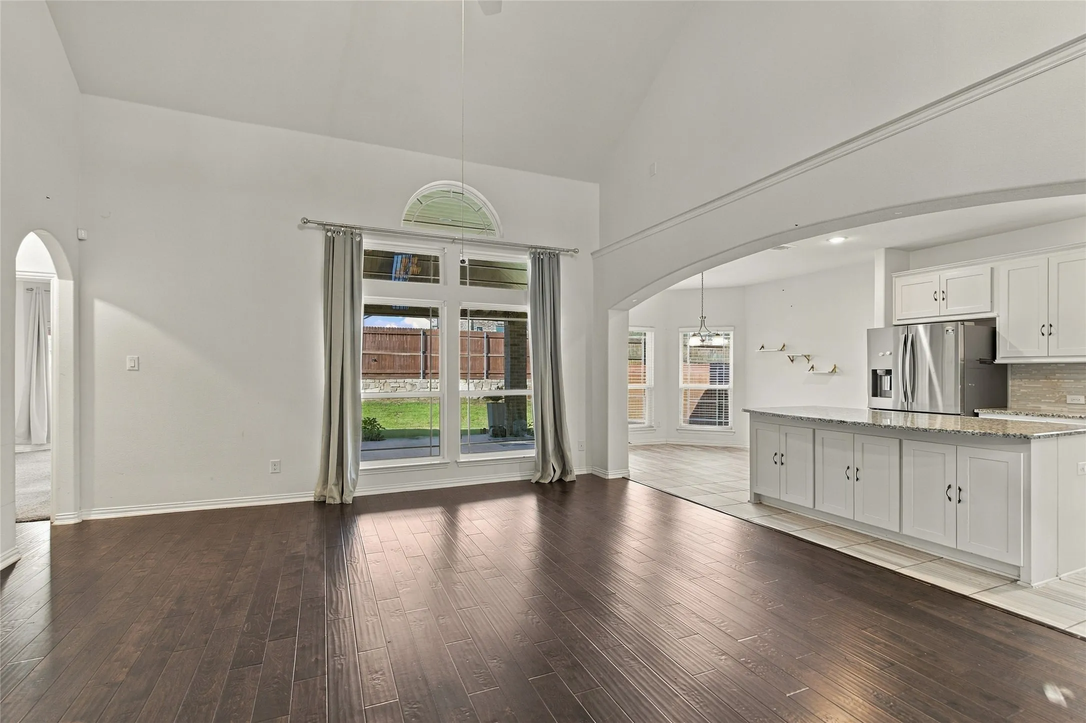 Single Family Residence For Rent in Denton County , 1712 Frisco Hills Boulevard, Little Elm, Texas 75068, 4 Bedroom, 5 Bathroom, 2 Garage spaces, 3,343 Sqft, built in 2020, mls#21406726, Real Estate Agent in Little Elm, Homes For Rent in Denton county, Homes For Rent in Little Elm, Realtor in Little Elm Texas, Real Estate Brokerage Independent Realty Texas, Luminita Cordes Realtor
