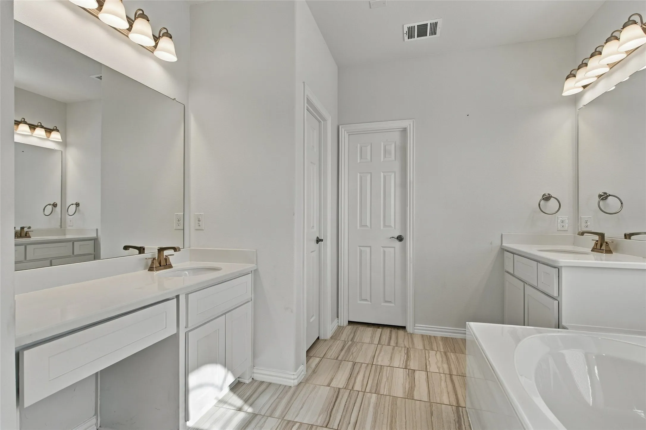 Single Family Residence For Rent in Denton County , 1712 Frisco Hills Boulevard, Little Elm, Texas 75068, 4 Bedroom, 5 Bathroom, 2 Garage spaces, 3,343 Sqft, built in 2020, mls#21406726, Real Estate Agent in Little Elm, Homes For Rent in Denton county, Homes For Rent in Little Elm, Realtor in Little Elm Texas, Real Estate Brokerage Independent Realty Texas, Luminita Cordes Realtor