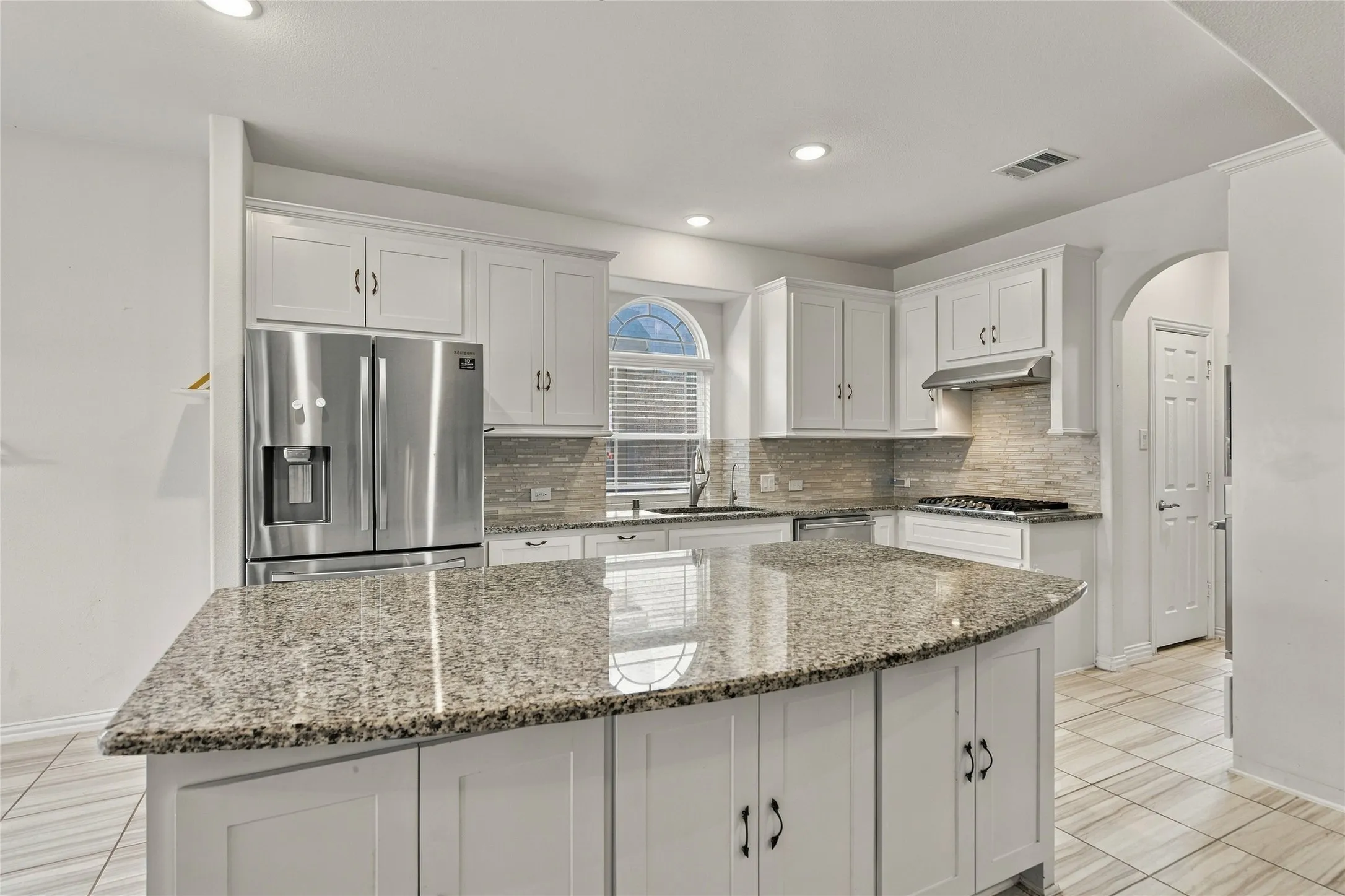 Single Family Residence For Rent in Denton County , 1712 Frisco Hills Boulevard, Little Elm, Texas 75068, 4 Bedroom, 5 Bathroom, 2 Garage spaces, 3,343 Sqft, built in 2020, mls#21406726, Real Estate Agent in Little Elm, Homes For Rent in Denton county, Homes For Rent in Little Elm, Realtor in Little Elm Texas, Real Estate Brokerage Independent Realty Texas, Luminita Cordes Realtor