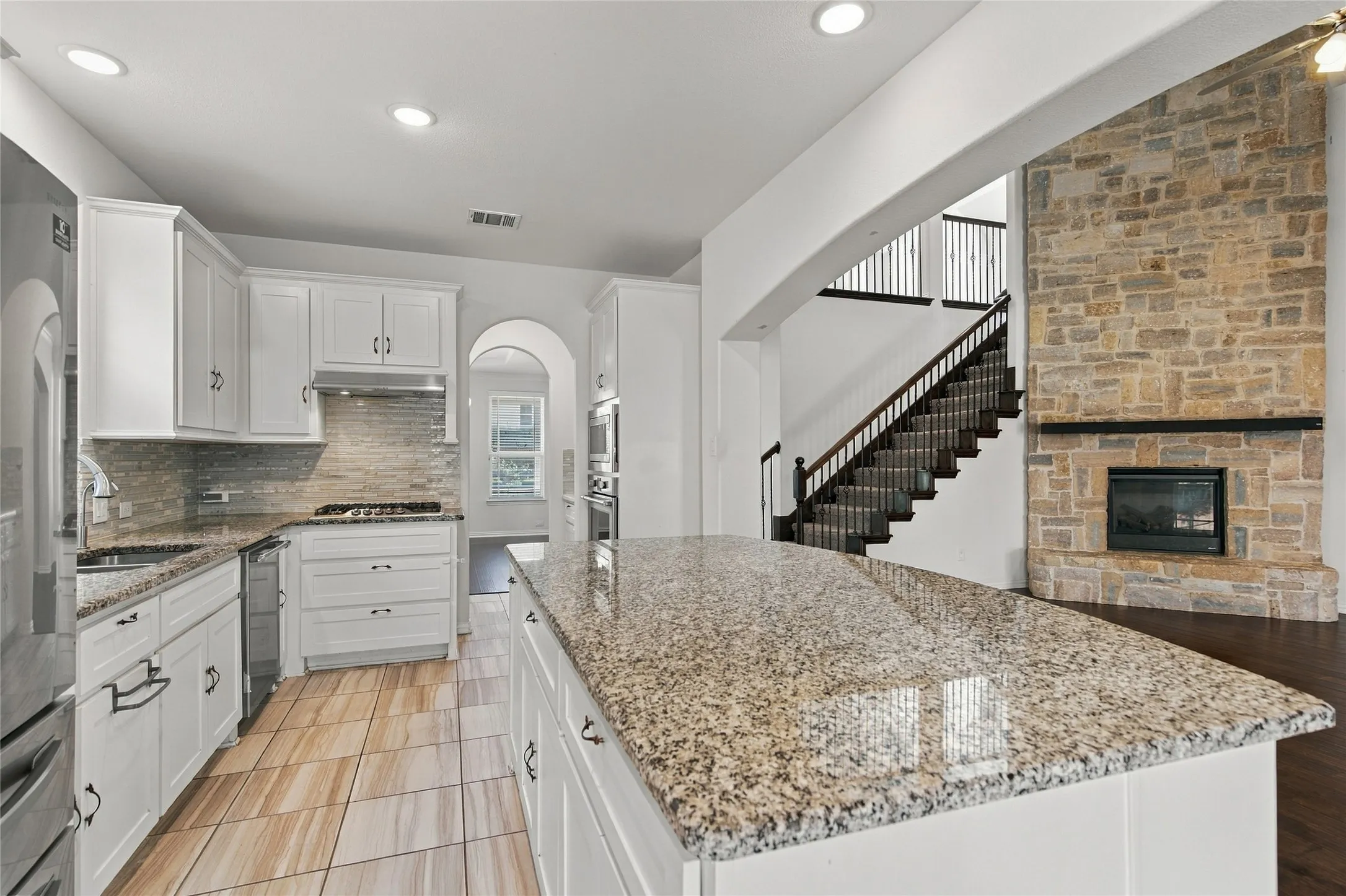Single Family Residence For Rent in Denton County , 1712 Frisco Hills Boulevard, Little Elm, Texas 75068, 4 Bedroom, 5 Bathroom, 2 Garage spaces, 3,343 Sqft, built in 2020, mls#21406726, Real Estate Agent in Little Elm, Homes For Rent in Denton county, Homes For Rent in Little Elm, Realtor in Little Elm Texas, Real Estate Brokerage Independent Realty Texas, Luminita Cordes Realtor