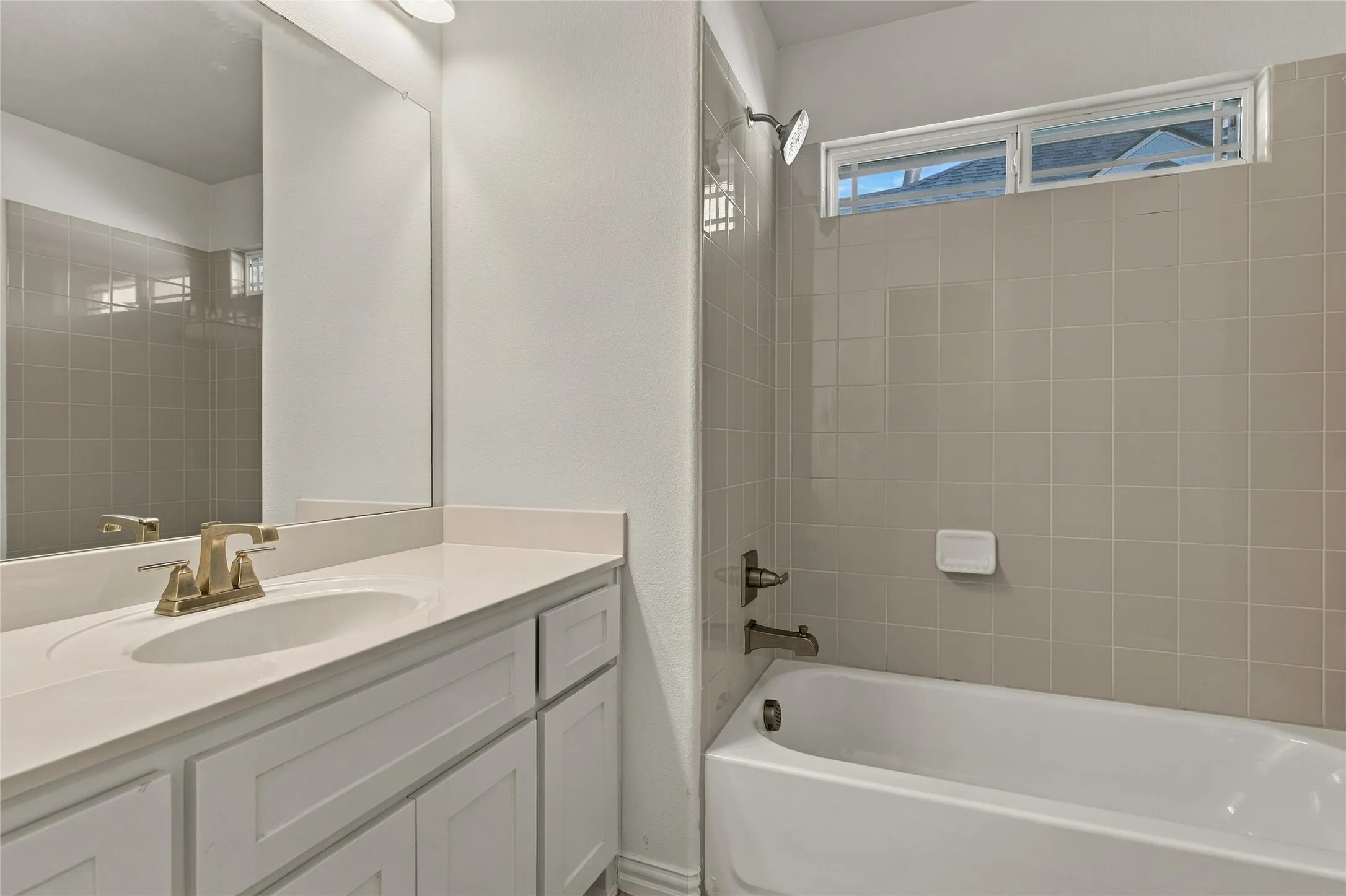 Single Family Residence For Rent in Denton County , 1712 Frisco Hills Boulevard, Little Elm, Texas 75068, 4 Bedroom, 5 Bathroom, 2 Garage spaces, 3,343 Sqft, built in 2020, mls#21406726, Real Estate Agent in Little Elm, Homes For Rent in Denton county, Homes For Rent in Little Elm, Realtor in Little Elm Texas, Real Estate Brokerage Independent Realty Texas, Luminita Cordes Realtor