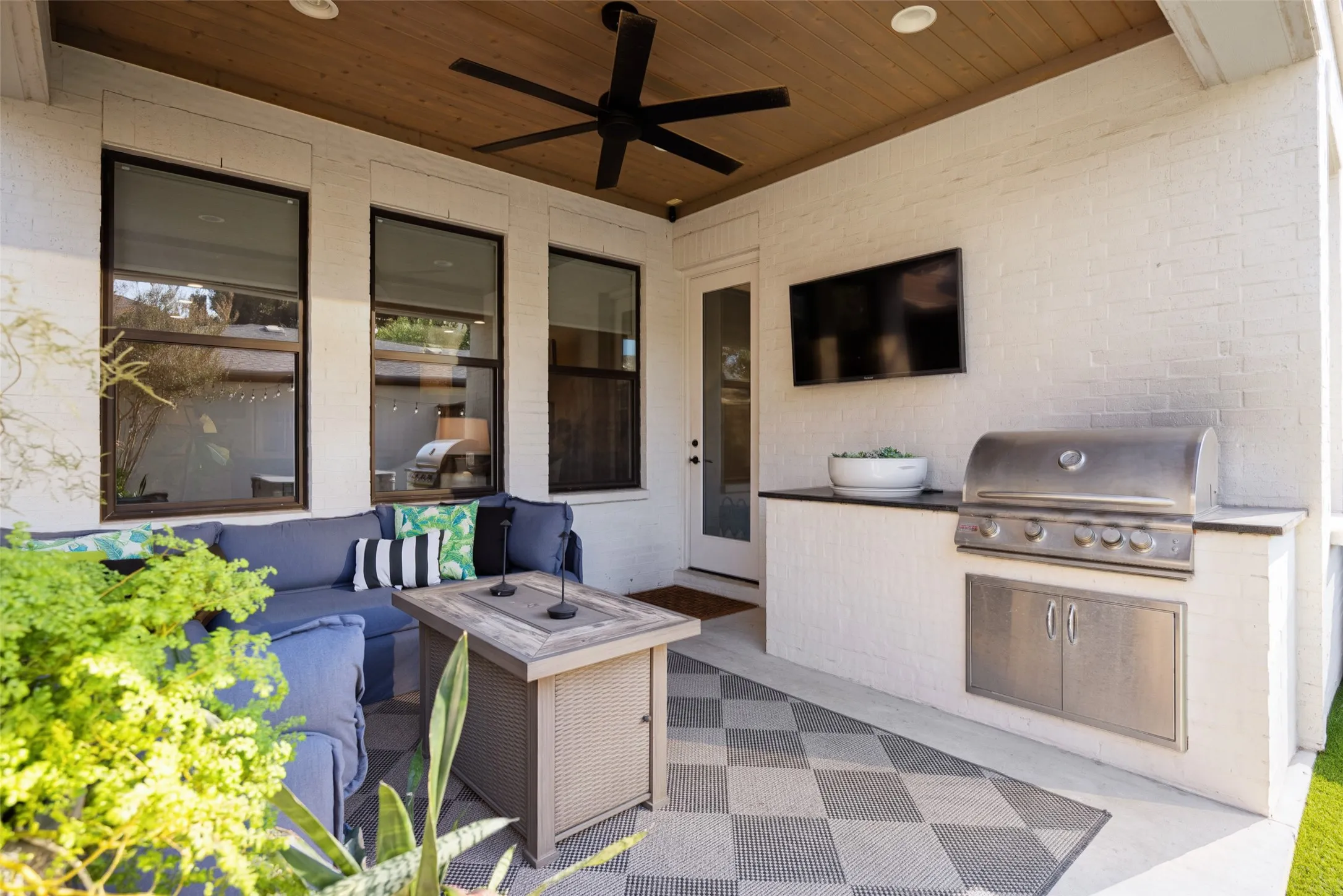 Single Family Residence For Rent in Dallas County , 5622 Matalee Avenue, Dallas, Texas 75206, 3 Bedroom, 4 Bathroom, 2 Garage spaces, 2,692 Sqft, built in 2019, mls#21410344, Real Estate Agent in Dallas, Homes For Rent in Dallas county, Homes For Rent in Dallas, Realtor in Dallas Texas, Real Estate Brokerage Independent Realty Texas, Luminita Cordes Realtor