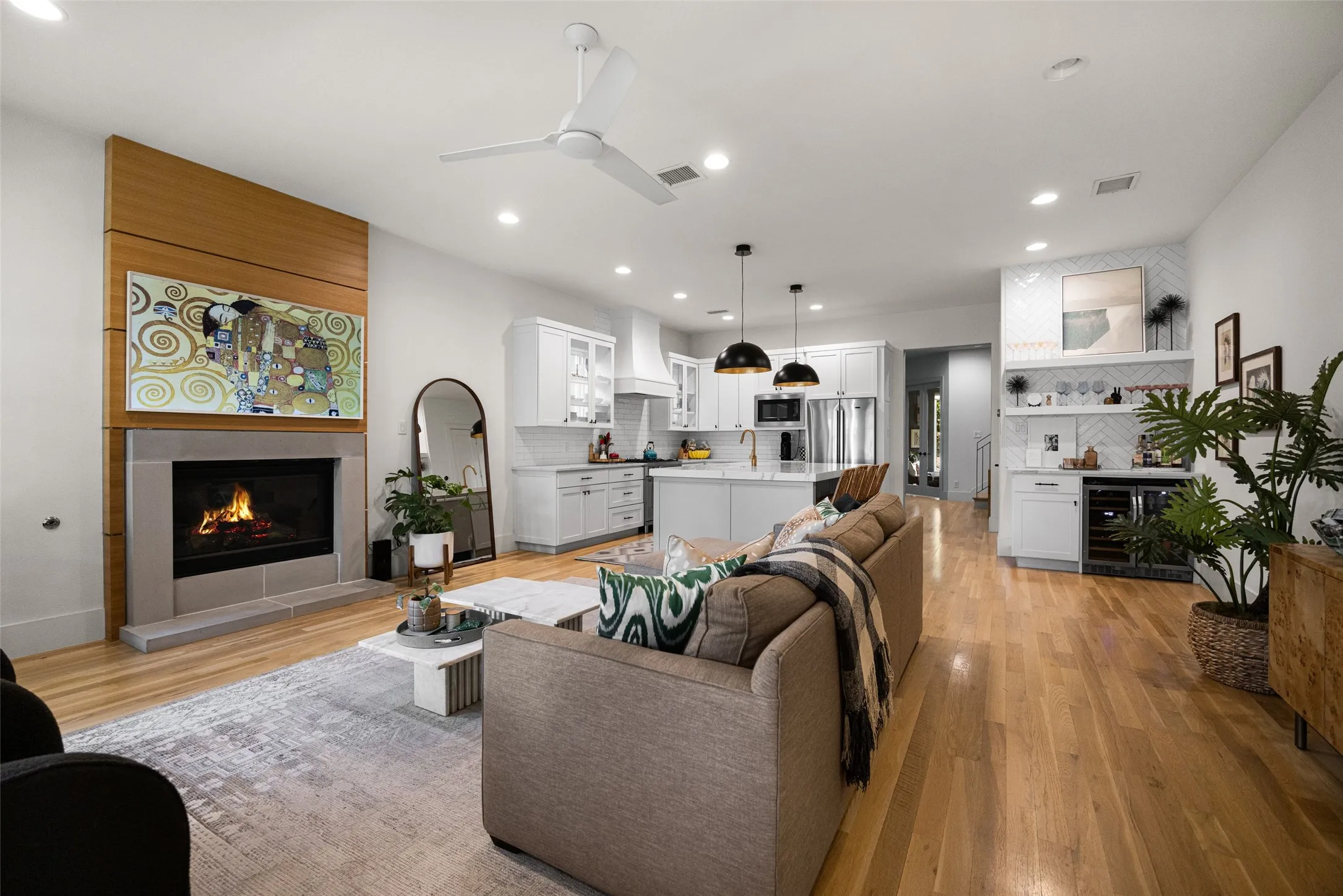 Single Family Residence For Rent in Dallas County , 5622 Matalee Avenue, Dallas, Texas 75206, 3 Bedroom, 4 Bathroom, 2 Garage spaces, 2,692 Sqft, built in 2019, mls#21410344, Real Estate Agent in Dallas, Homes For Rent in Dallas county, Homes For Rent in Dallas, Realtor in Dallas Texas, Real Estate Brokerage Independent Realty Texas, Luminita Cordes Realtor