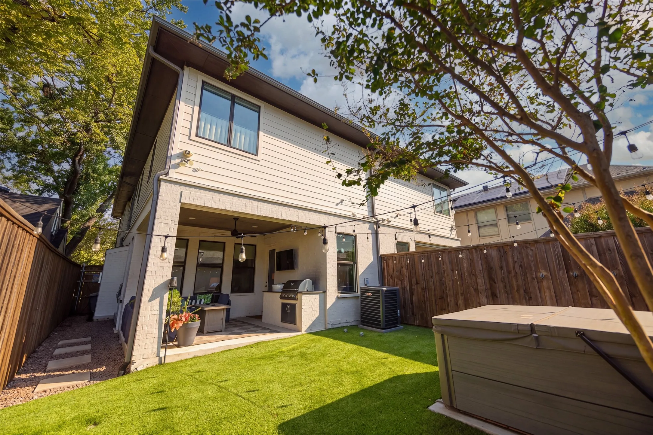 Single Family Residence For Rent in Dallas County , 5622 Matalee Avenue, Dallas, Texas 75206, 3 Bedroom, 4 Bathroom, 2 Garage spaces, 2,692 Sqft, built in 2019, mls#21410344, Real Estate Agent in Dallas, Homes For Rent in Dallas county, Homes For Rent in Dallas, Realtor in Dallas Texas, Real Estate Brokerage Independent Realty Texas, Luminita Cordes Realtor