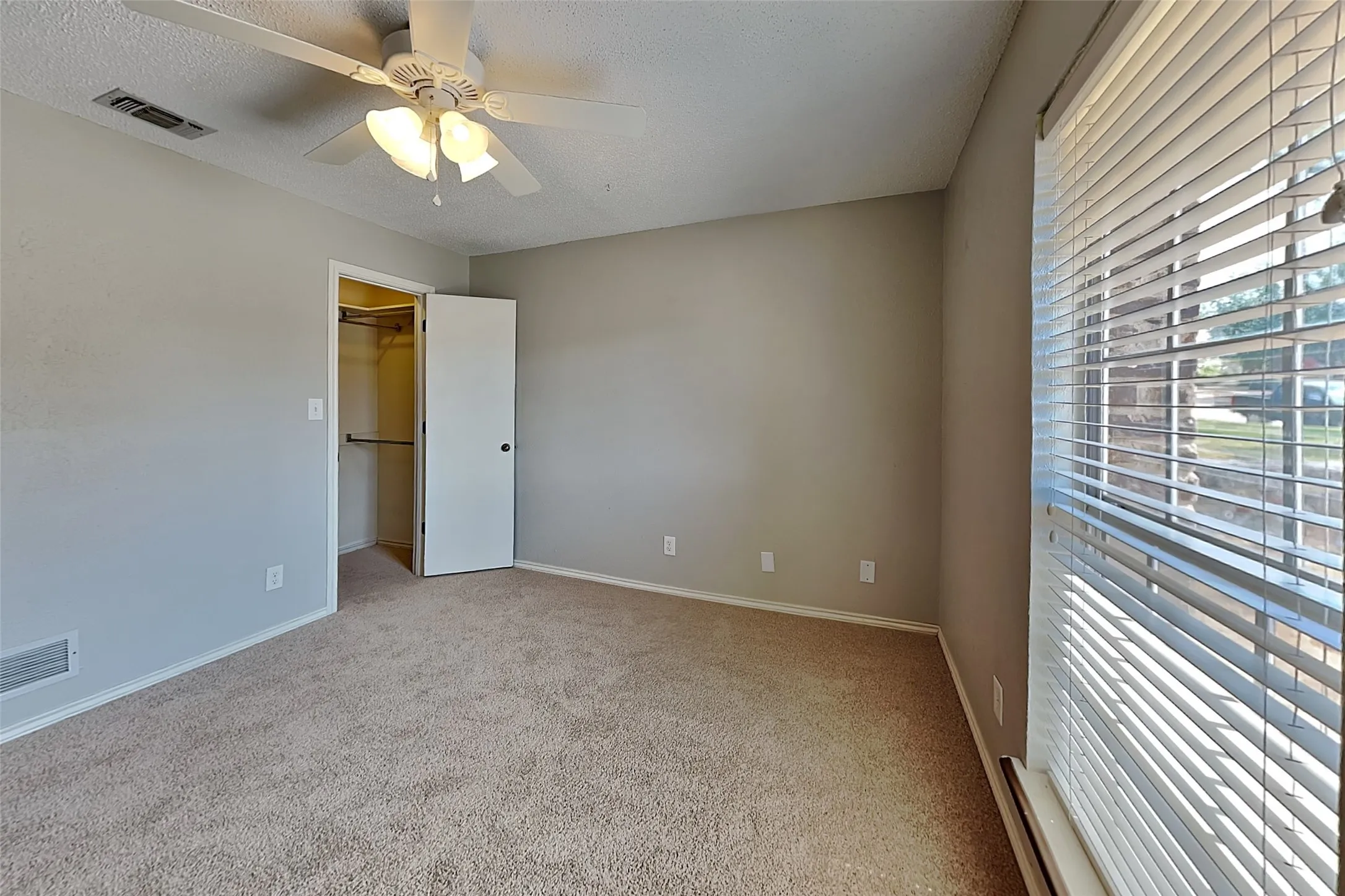 Single Family Residence For Rent in Denton County , 1605 Brighton Drive, Carrollton, Texas 75007, 3 Bedroom, 2 Bathroom, 2 Garage spaces, 1,726 Sqft, built in 1983, mls#21410233, Real Estate Agent in Carrollton, Homes For Rent in Denton county, Homes For Rent in Carrollton, Realtor in Carrollton Texas, Real Estate Brokerage Independent Realty Texas, Luminita Cordes Realtor