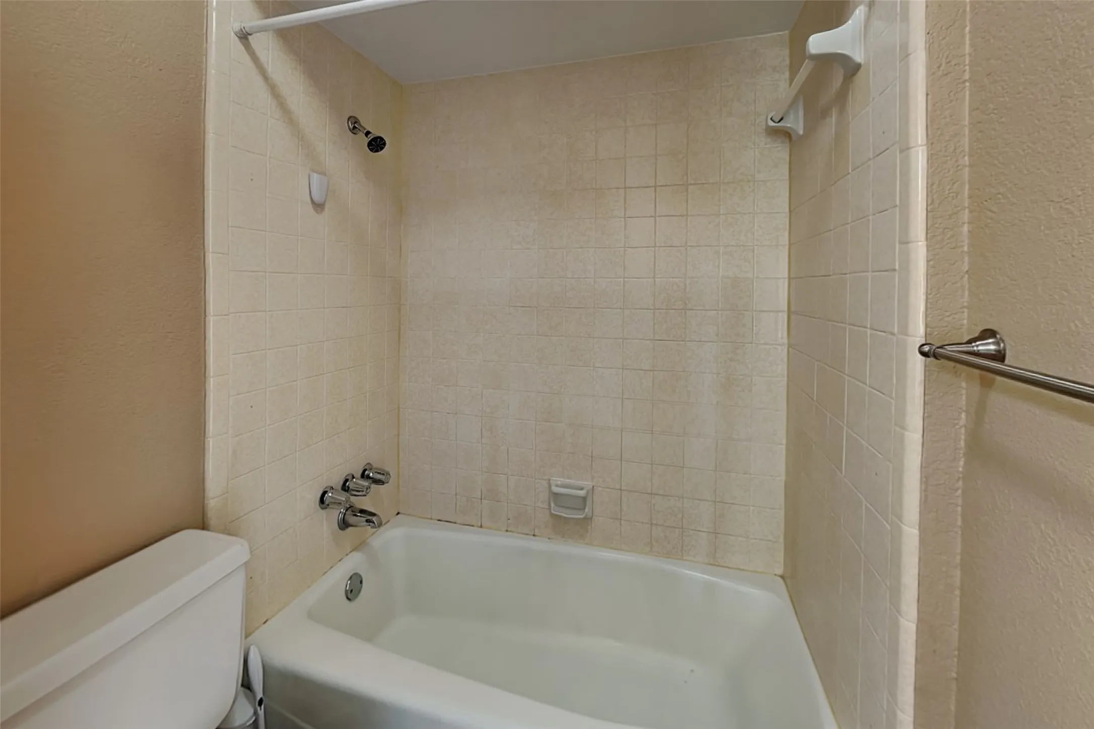 Single Family Residence For Rent in Denton County , 1605 Brighton Drive, Carrollton, Texas 75007, 3 Bedroom, 2 Bathroom, 2 Garage spaces, 1,726 Sqft, built in 1983, mls#21410233, Real Estate Agent in Carrollton, Homes For Rent in Denton county, Homes For Rent in Carrollton, Realtor in Carrollton Texas, Real Estate Brokerage Independent Realty Texas, Luminita Cordes Realtor