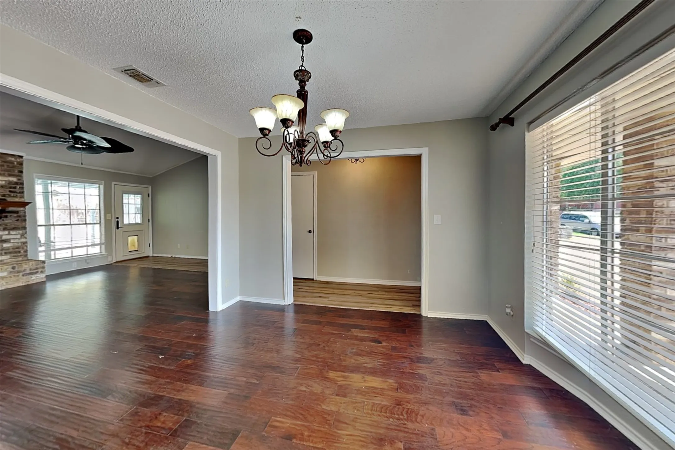 Single Family Residence For Rent in Denton County , 1605 Brighton Drive, Carrollton, Texas 75007, 3 Bedroom, 2 Bathroom, 2 Garage spaces, 1,726 Sqft, built in 1983, mls#21410233, Real Estate Agent in Carrollton, Homes For Rent in Denton county, Homes For Rent in Carrollton, Realtor in Carrollton Texas, Real Estate Brokerage Independent Realty Texas, Luminita Cordes Realtor