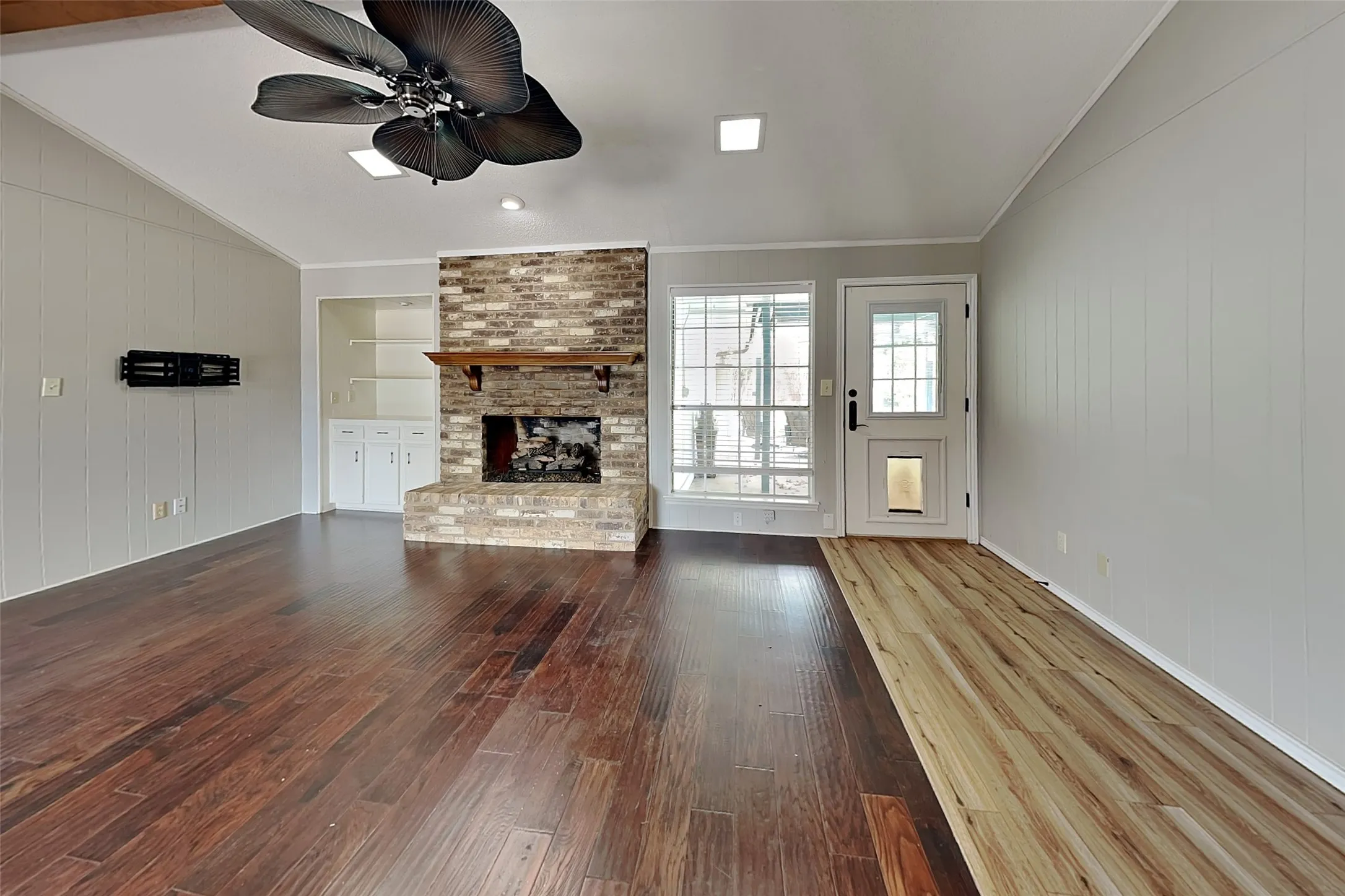 Single Family Residence For Rent in Denton County , 1605 Brighton Drive, Carrollton, Texas 75007, 3 Bedroom, 2 Bathroom, 2 Garage spaces, 1,726 Sqft, built in 1983, mls#21410233, Real Estate Agent in Carrollton, Homes For Rent in Denton county, Homes For Rent in Carrollton, Realtor in Carrollton Texas, Real Estate Brokerage Independent Realty Texas, Luminita Cordes Realtor