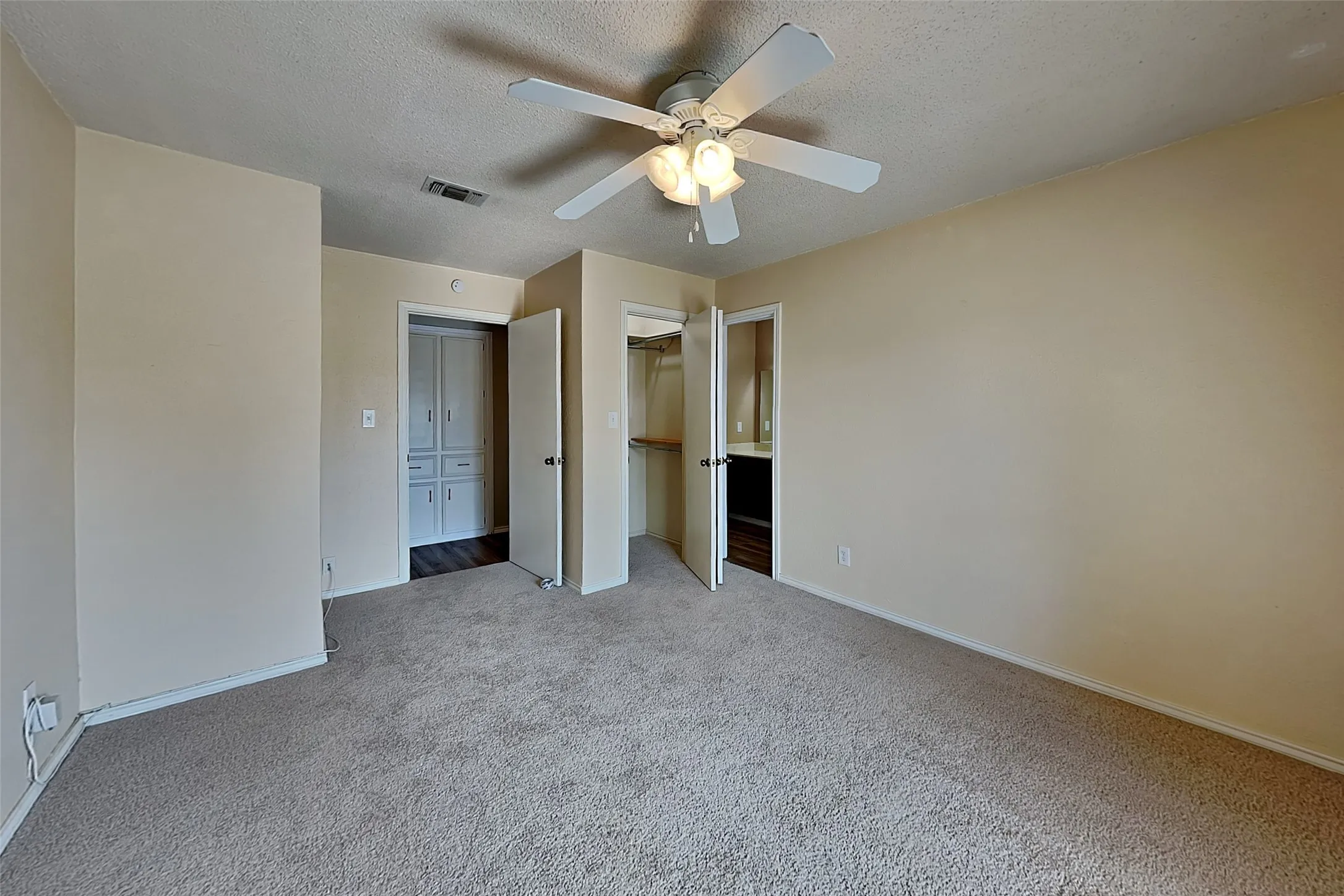 Single Family Residence For Rent in Denton County , 1605 Brighton Drive, Carrollton, Texas 75007, 3 Bedroom, 2 Bathroom, 2 Garage spaces, 1,726 Sqft, built in 1983, mls#21410233, Real Estate Agent in Carrollton, Homes For Rent in Denton county, Homes For Rent in Carrollton, Realtor in Carrollton Texas, Real Estate Brokerage Independent Realty Texas, Luminita Cordes Realtor