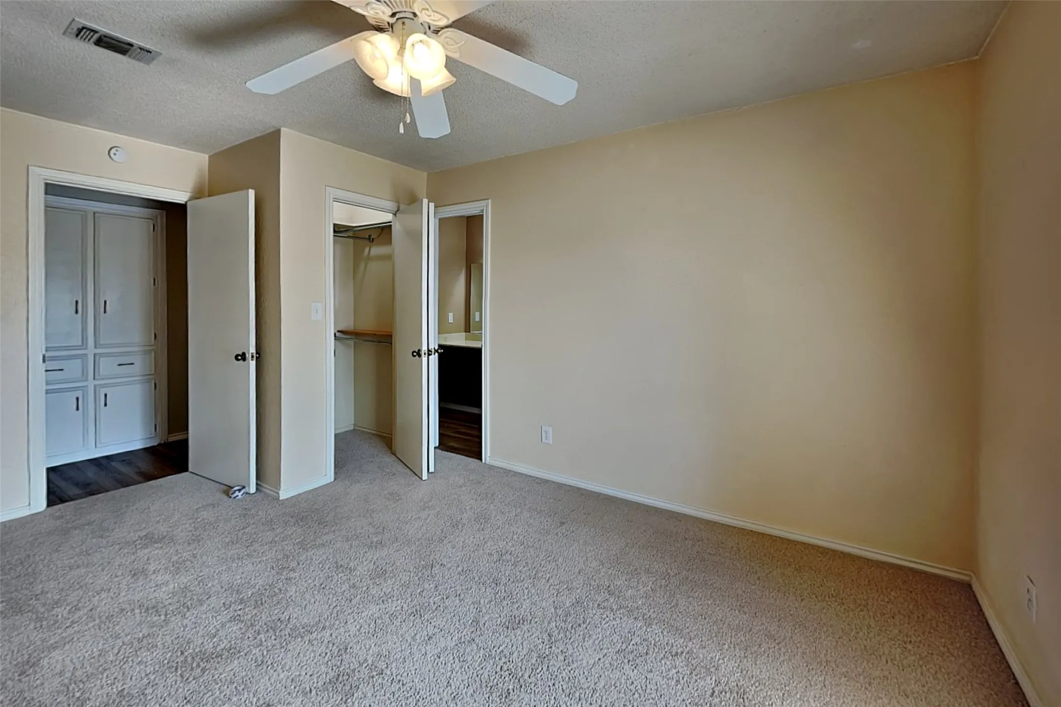 Single Family Residence For Rent in Denton County , 1605 Brighton Drive, Carrollton, Texas 75007, 3 Bedroom, 2 Bathroom, 2 Garage spaces, 1,726 Sqft, built in 1983, mls#21410233, Real Estate Agent in Carrollton, Homes For Rent in Denton county, Homes For Rent in Carrollton, Realtor in Carrollton Texas, Real Estate Brokerage Independent Realty Texas, Luminita Cordes Realtor