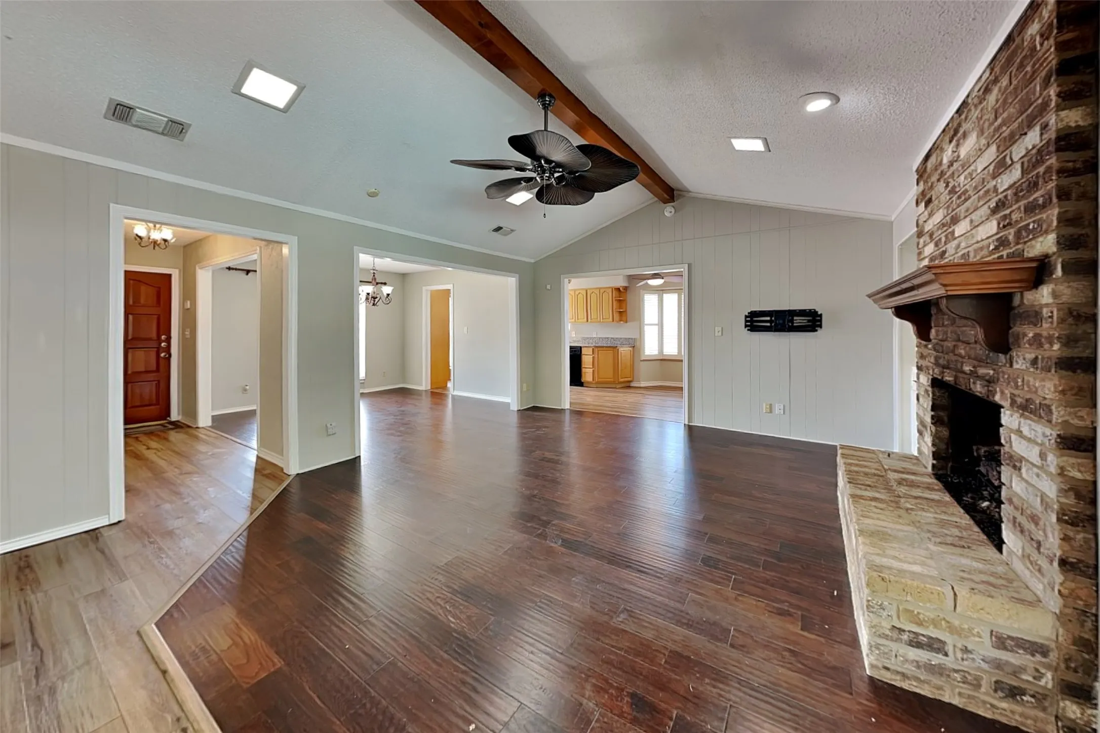 Single Family Residence For Rent in Denton County , 1605 Brighton Drive, Carrollton, Texas 75007, 3 Bedroom, 2 Bathroom, 2 Garage spaces, 1,726 Sqft, built in 1983, mls#21410233, Real Estate Agent in Carrollton, Homes For Rent in Denton county, Homes For Rent in Carrollton, Realtor in Carrollton Texas, Real Estate Brokerage Independent Realty Texas, Luminita Cordes Realtor