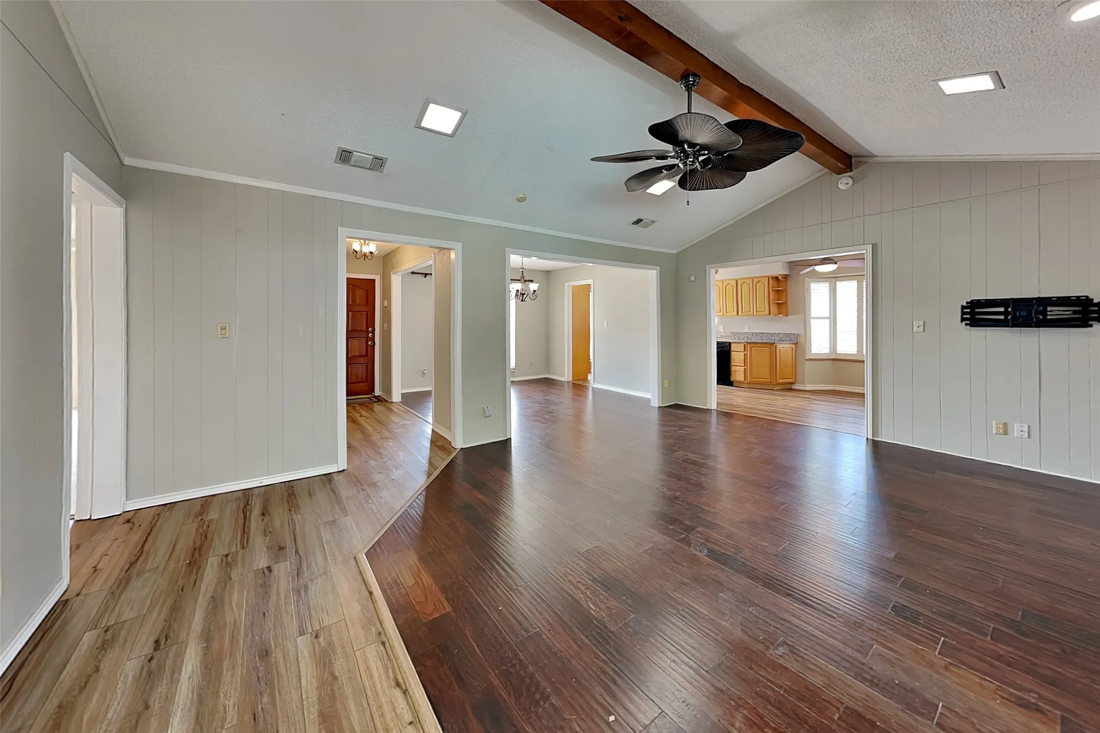 Single Family Residence For Rent in Denton County , 1605 Brighton Drive, Carrollton, Texas 75007, 3 Bedroom, 2 Bathroom, 2 Garage spaces, 1,726 Sqft, built in 1983, mls#21410233, Real Estate Agent in Carrollton, Homes For Rent in Denton county, Homes For Rent in Carrollton, Realtor in Carrollton Texas, Real Estate Brokerage Independent Realty Texas, Luminita Cordes Realtor