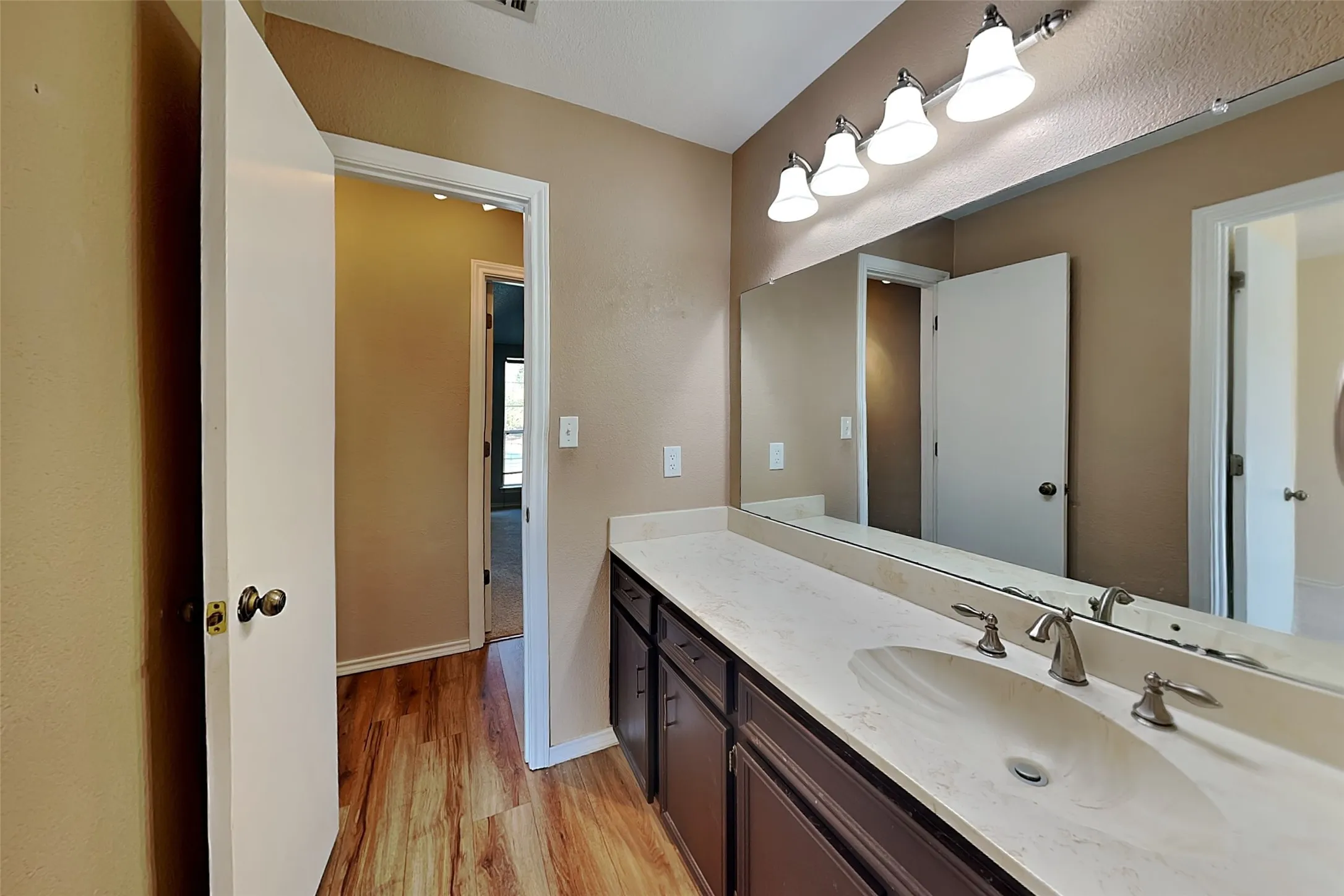 Single Family Residence For Rent in Denton County , 1605 Brighton Drive, Carrollton, Texas 75007, 3 Bedroom, 2 Bathroom, 2 Garage spaces, 1,726 Sqft, built in 1983, mls#21410233, Real Estate Agent in Carrollton, Homes For Rent in Denton county, Homes For Rent in Carrollton, Realtor in Carrollton Texas, Real Estate Brokerage Independent Realty Texas, Luminita Cordes Realtor