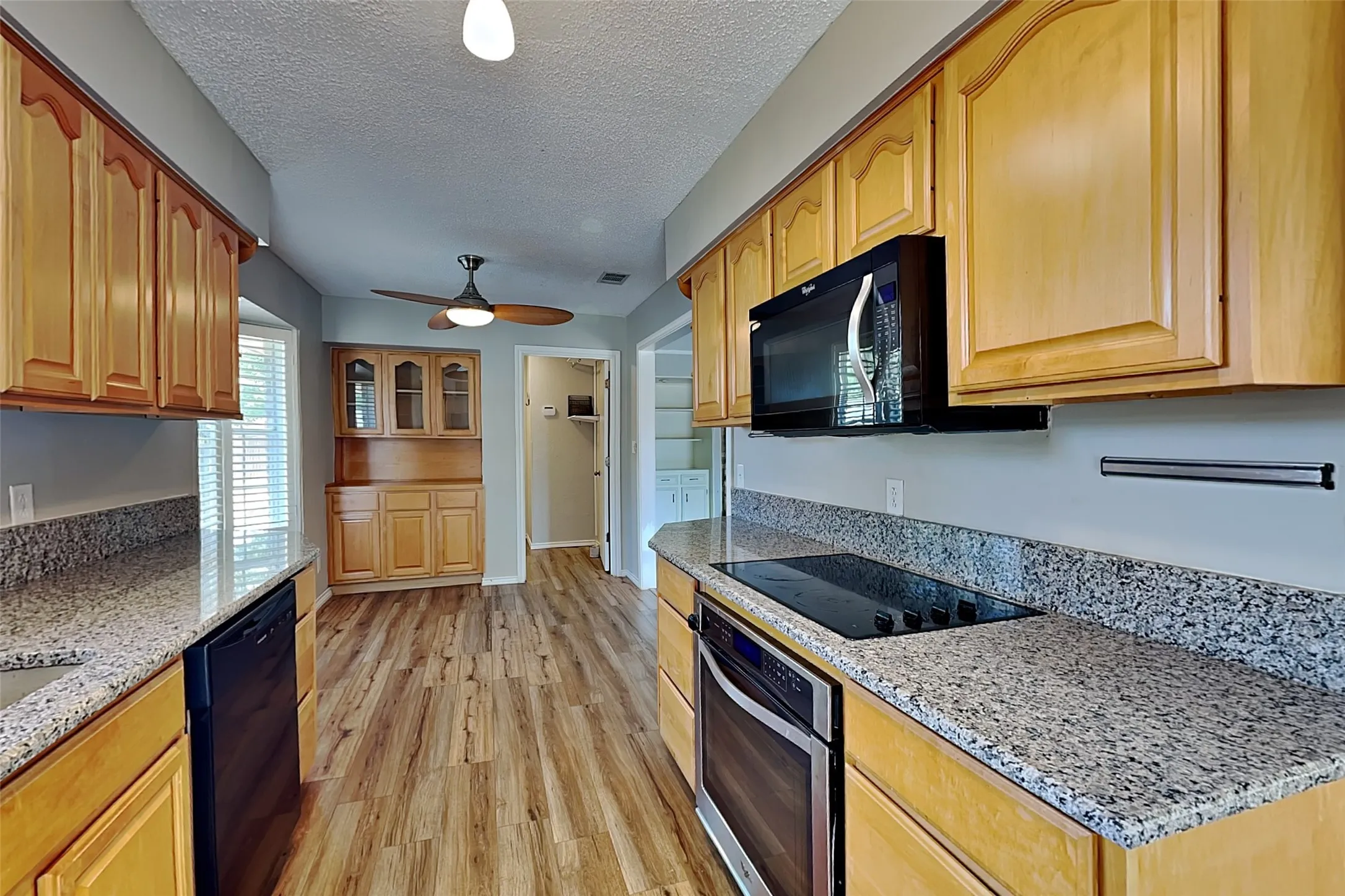 Single Family Residence For Rent in Denton County , 1605 Brighton Drive, Carrollton, Texas 75007, 3 Bedroom, 2 Bathroom, 2 Garage spaces, 1,726 Sqft, built in 1983, mls#21410233, Real Estate Agent in Carrollton, Homes For Rent in Denton county, Homes For Rent in Carrollton, Realtor in Carrollton Texas, Real Estate Brokerage Independent Realty Texas, Luminita Cordes Realtor