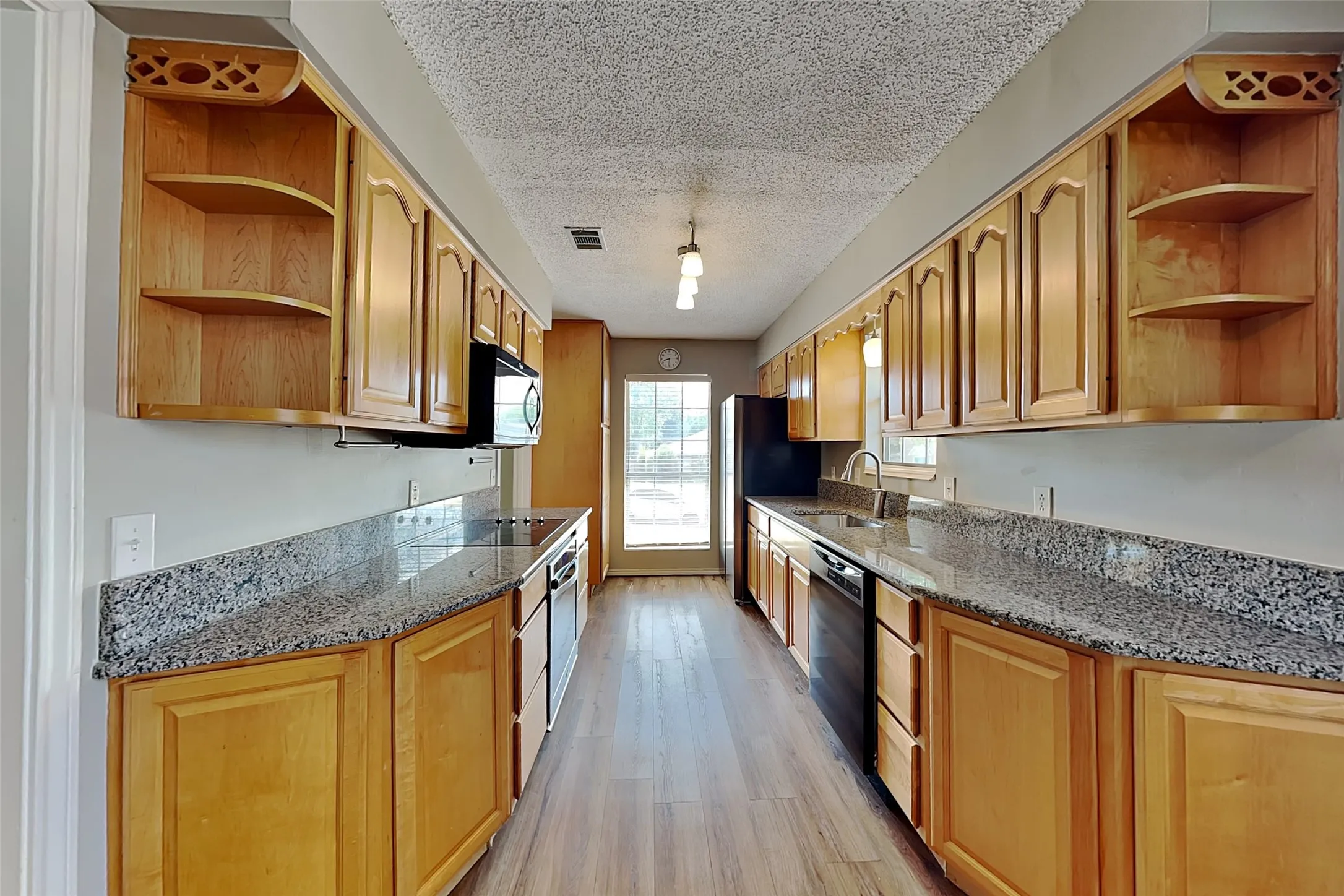 Single Family Residence For Rent in Denton County , 1605 Brighton Drive, Carrollton, Texas 75007, 3 Bedroom, 2 Bathroom, 2 Garage spaces, 1,726 Sqft, built in 1983, mls#21410233, Real Estate Agent in Carrollton, Homes For Rent in Denton county, Homes For Rent in Carrollton, Realtor in Carrollton Texas, Real Estate Brokerage Independent Realty Texas, Luminita Cordes Realtor