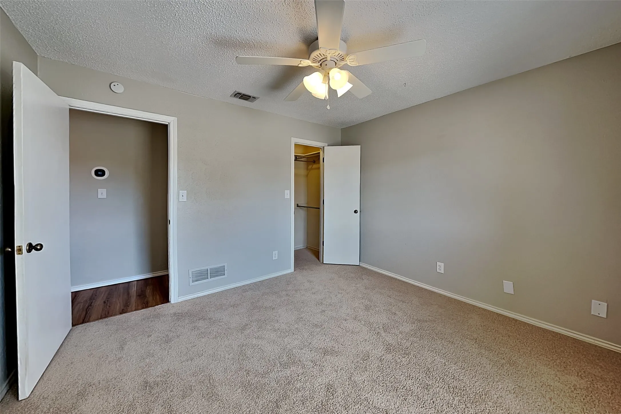 Single Family Residence For Rent in Denton County , 1605 Brighton Drive, Carrollton, Texas 75007, 3 Bedroom, 2 Bathroom, 2 Garage spaces, 1,726 Sqft, built in 1983, mls#21410233, Real Estate Agent in Carrollton, Homes For Rent in Denton county, Homes For Rent in Carrollton, Realtor in Carrollton Texas, Real Estate Brokerage Independent Realty Texas, Luminita Cordes Realtor