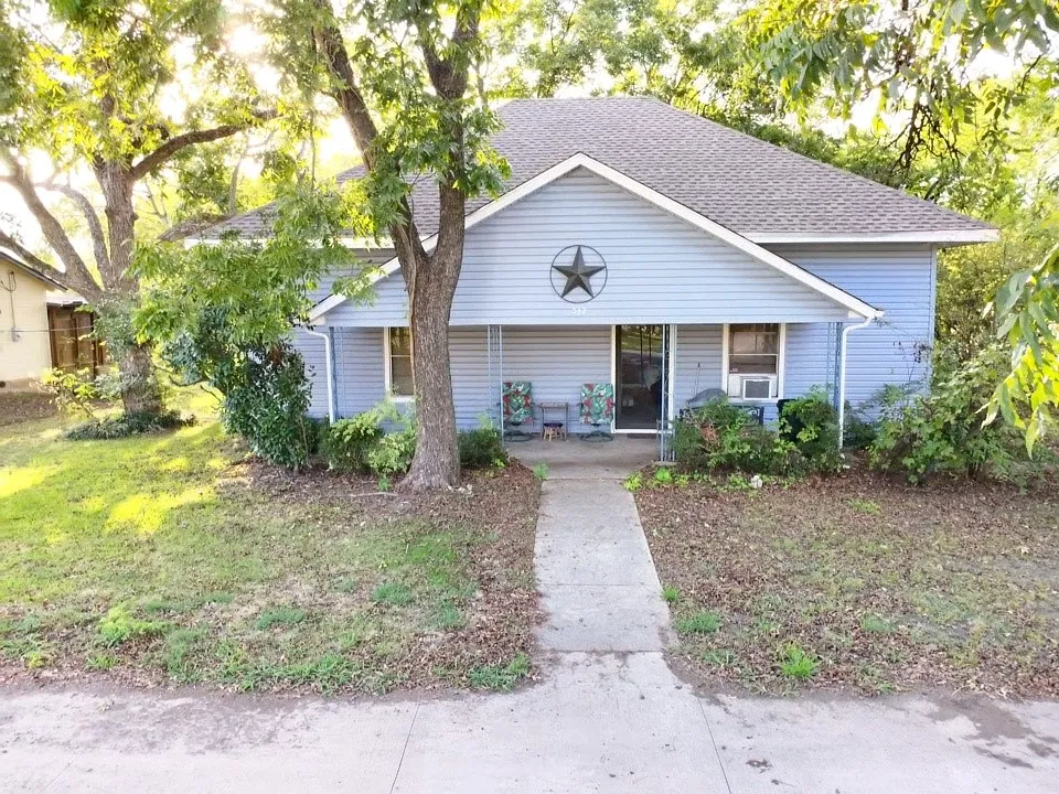 Single Family Residence For Sale in Hunt County , 532 S Santa Fe Street, Wolfe City, Texas 75496, 3 Bedroom, 2 Bathroom, Garage spaces, 1,476 Sqft, built in 1955, mls#21410356, Real Estate Agent in Wolfe City, Homes For Sale in Hunt county, Homes For Sale in Wolfe City, Realtor in Wolfe City Texas, Real Estate Brokerage Independent Realty Texas, Luminita Cordes Realtor