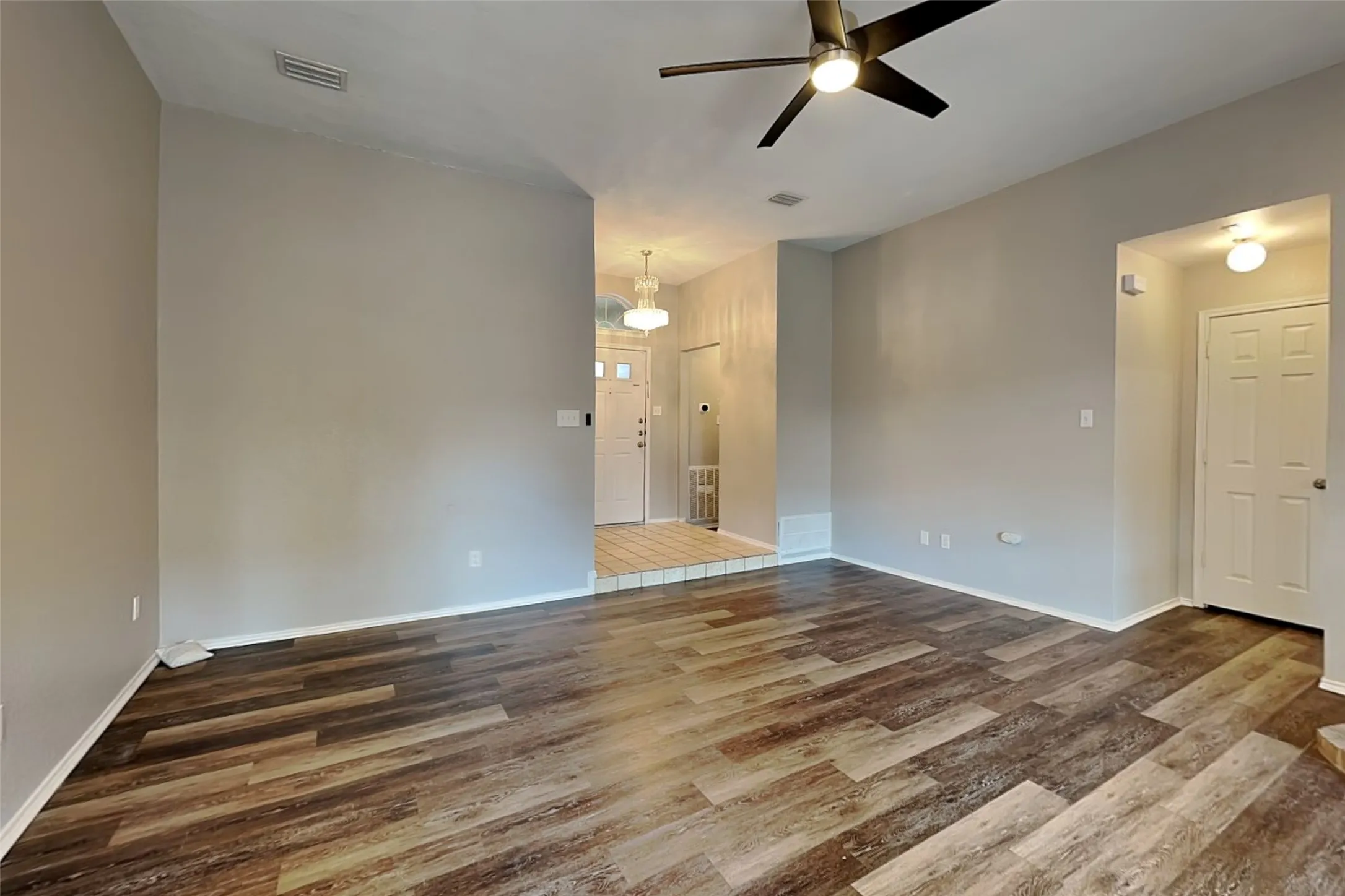 Single Family Residence For Rent in Dallas County , 633 Beatty Drive, Grand Prairie, Texas 75052, 3 Bedroom, 2 Bathroom, 2 Garage spaces, 1,519 Sqft, built in 1987, mls#21410222, Real Estate Agent in Grand Prairie, Homes For Rent in Dallas county, Homes For Rent in Grand Prairie, Realtor in Grand Prairie Texas, Real Estate Brokerage Independent Realty Texas, Luminita Cordes Realtor