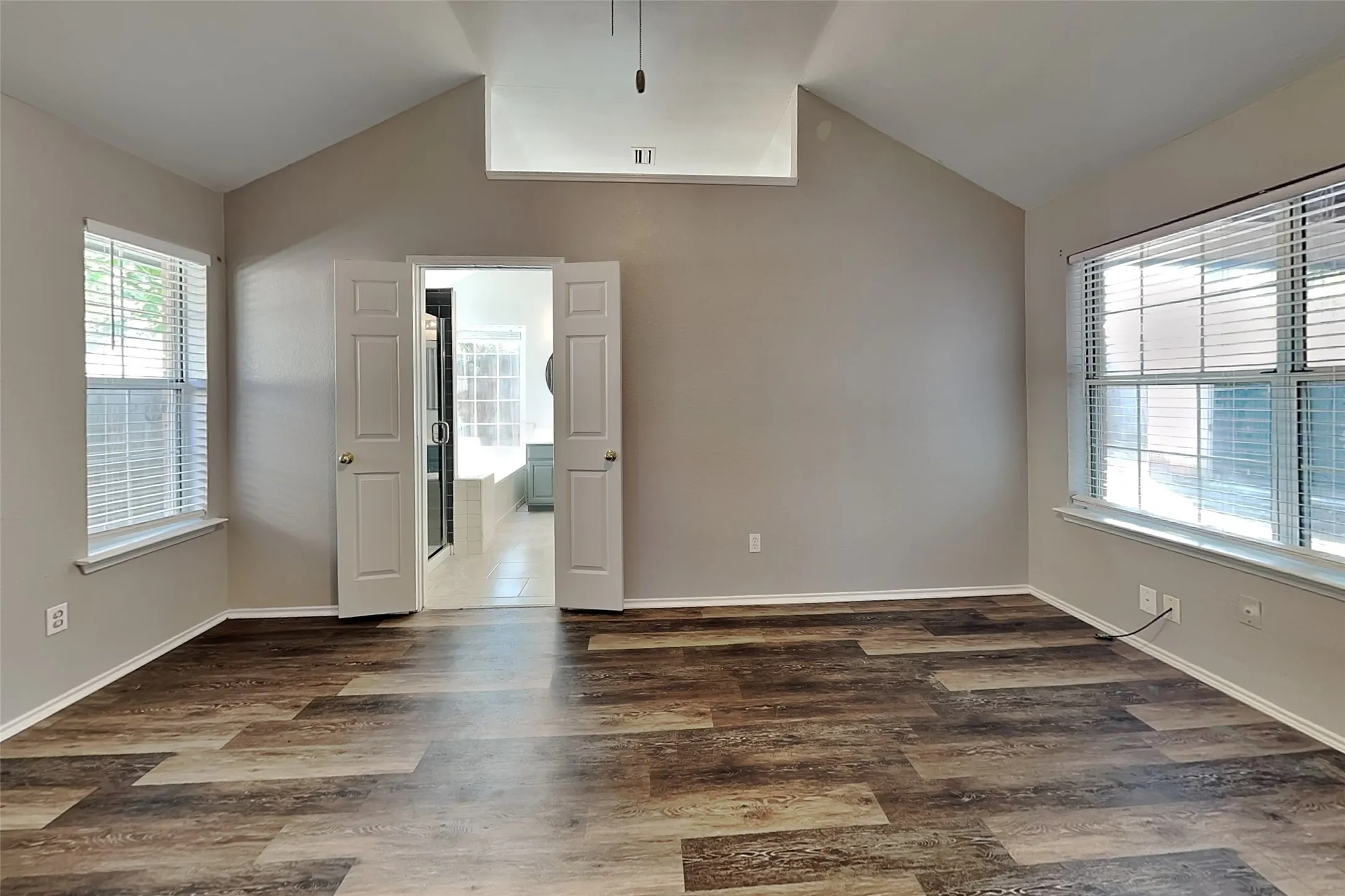 Single Family Residence For Rent in Dallas County , 633 Beatty Drive, Grand Prairie, Texas 75052, 3 Bedroom, 2 Bathroom, 2 Garage spaces, 1,519 Sqft, built in 1987, mls#21410222, Real Estate Agent in Grand Prairie, Homes For Rent in Dallas county, Homes For Rent in Grand Prairie, Realtor in Grand Prairie Texas, Real Estate Brokerage Independent Realty Texas, Luminita Cordes Realtor