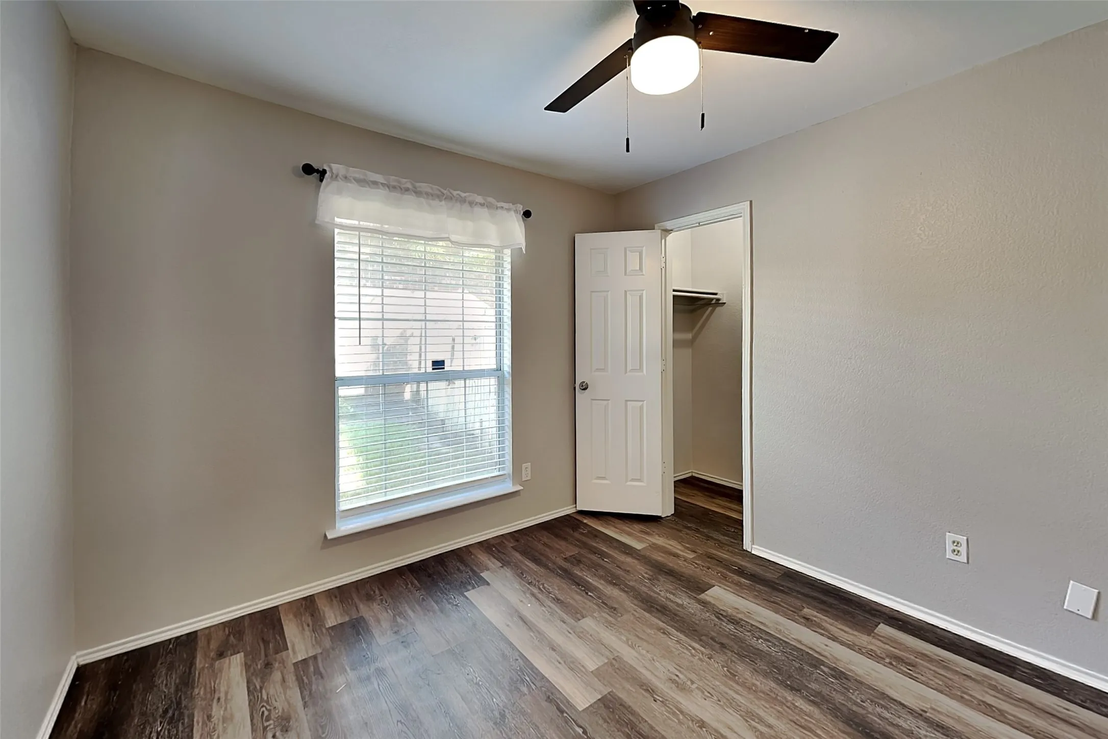 Single Family Residence For Rent in Dallas County , 633 Beatty Drive, Grand Prairie, Texas 75052, 3 Bedroom, 2 Bathroom, 2 Garage spaces, 1,519 Sqft, built in 1987, mls#21410222, Real Estate Agent in Grand Prairie, Homes For Rent in Dallas county, Homes For Rent in Grand Prairie, Realtor in Grand Prairie Texas, Real Estate Brokerage Independent Realty Texas, Luminita Cordes Realtor
