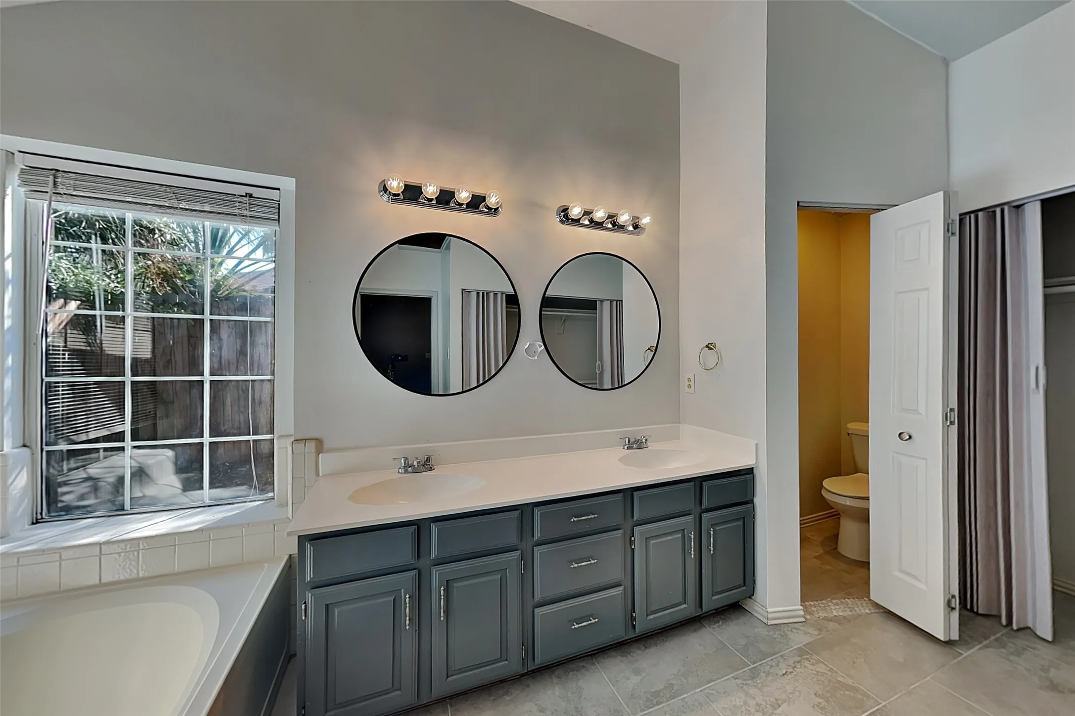 Single Family Residence For Rent in Dallas County , 633 Beatty Drive, Grand Prairie, Texas 75052, 3 Bedroom, 2 Bathroom, 2 Garage spaces, 1,519 Sqft, built in 1987, mls#21410222, Real Estate Agent in Grand Prairie, Homes For Rent in Dallas county, Homes For Rent in Grand Prairie, Realtor in Grand Prairie Texas, Real Estate Brokerage Independent Realty Texas, Luminita Cordes Realtor