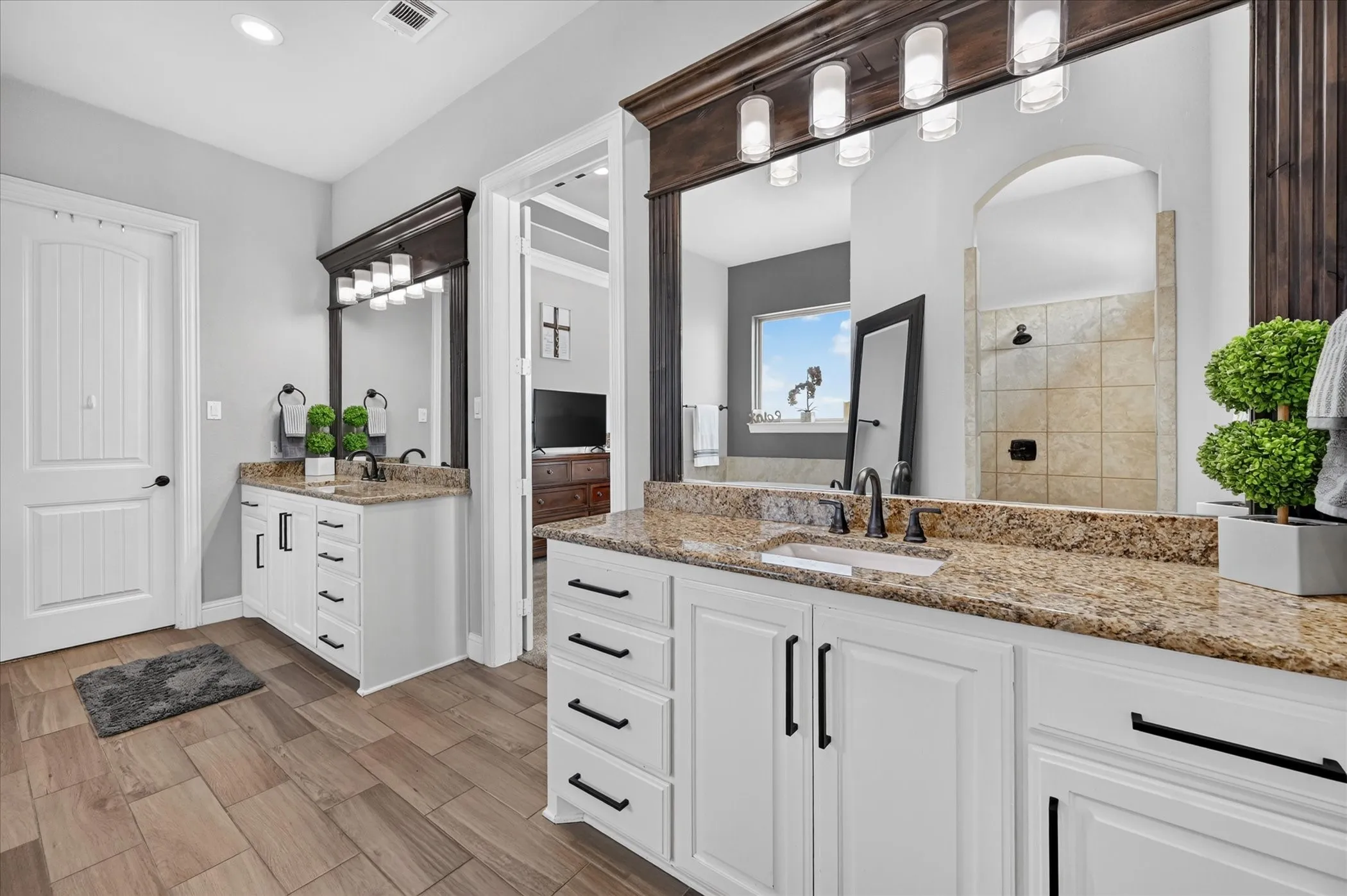 Single Family Residence For Sale in Ellis County , 2310 River Bend Court, Midlothian, Texas 76065, 4 Bedroom, 3 Bathroom, 3 Garage spaces, 2,780 Sqft, built in 2015, mls#21409933, Real Estate Agent in Midlothian, Homes For Sale in Ellis county, Homes For Sale in Midlothian, Realtor in Midlothian Texas, Real Estate Brokerage Independent Realty Texas, Luminita Cordes Realtor