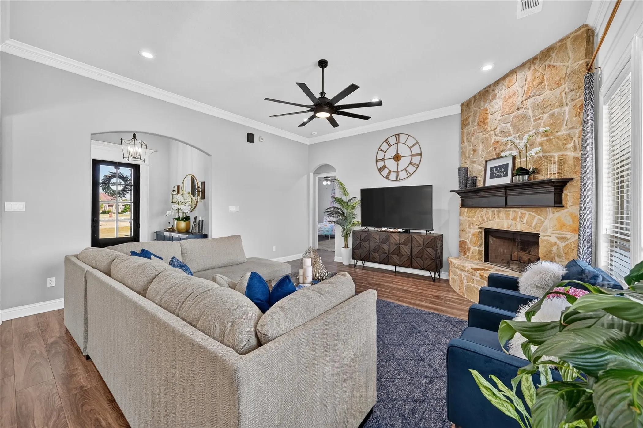 Single Family Residence For Sale in Ellis County , 2310 River Bend Court, Midlothian, Texas 76065, 4 Bedroom, 3 Bathroom, 3 Garage spaces, 2,780 Sqft, built in 2015, mls#21409933, Real Estate Agent in Midlothian, Homes For Sale in Ellis county, Homes For Sale in Midlothian, Realtor in Midlothian Texas, Real Estate Brokerage Independent Realty Texas, Luminita Cordes Realtor