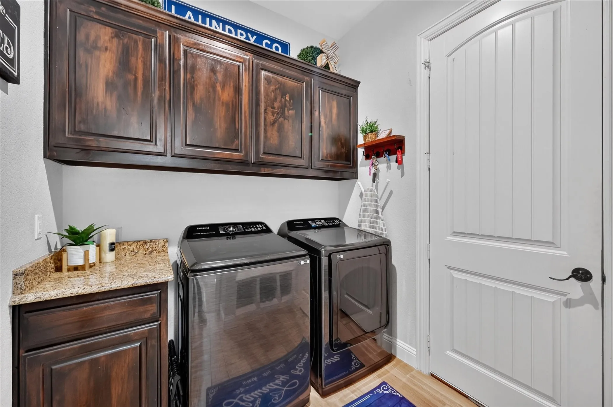 Single Family Residence For Sale in Ellis County , 2310 River Bend Court, Midlothian, Texas 76065, 4 Bedroom, 3 Bathroom, 3 Garage spaces, 2,780 Sqft, built in 2015, mls#21409933, Real Estate Agent in Midlothian, Homes For Sale in Ellis county, Homes For Sale in Midlothian, Realtor in Midlothian Texas, Real Estate Brokerage Independent Realty Texas, Luminita Cordes Realtor