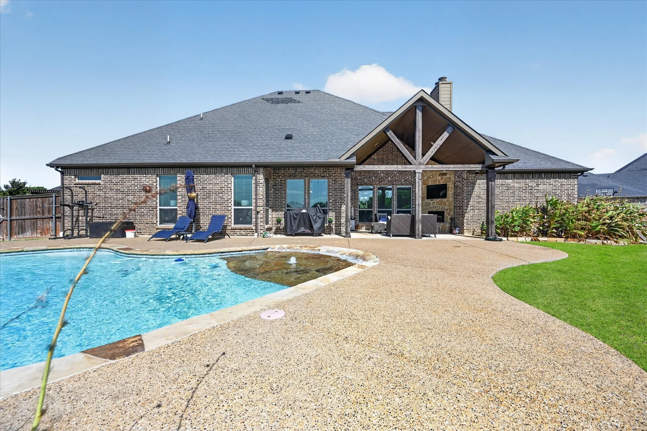Single Family Residence For Sale in Ellis County , 2310 River Bend Court, Midlothian, Texas 76065, 4 Bedroom, 3 Bathroom, 3 Garage spaces, 2,780 Sqft, built in 2015, mls#21409933, Real Estate Agent in Midlothian, Homes For Sale in Ellis county, Homes For Sale in Midlothian, Realtor in Midlothian Texas, Real Estate Brokerage Independent Realty Texas, Luminita Cordes Realtor