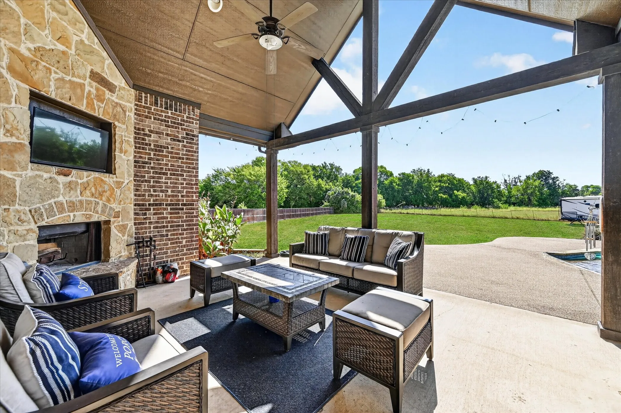 Single Family Residence For Sale in Ellis County , 2310 River Bend Court, Midlothian, Texas 76065, 4 Bedroom, 3 Bathroom, 3 Garage spaces, 2,780 Sqft, built in 2015, mls#21409933, Real Estate Agent in Midlothian, Homes For Sale in Ellis county, Homes For Sale in Midlothian, Realtor in Midlothian Texas, Real Estate Brokerage Independent Realty Texas, Luminita Cordes Realtor