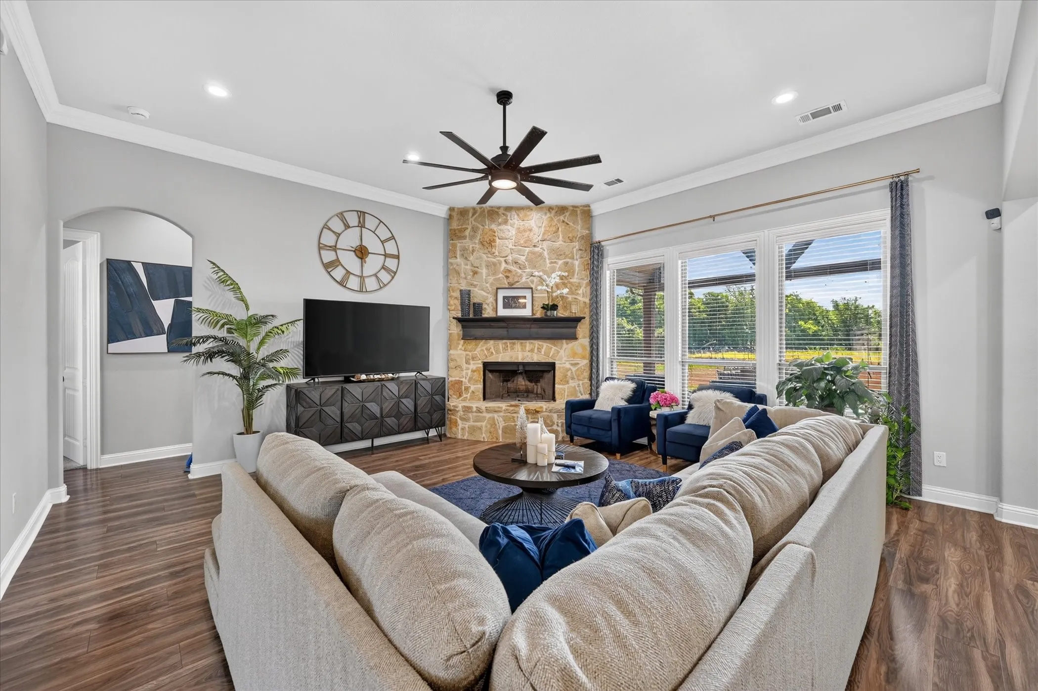 Single Family Residence For Sale in Ellis County , 2310 River Bend Court, Midlothian, Texas 76065, 4 Bedroom, 3 Bathroom, 3 Garage spaces, 2,780 Sqft, built in 2015, mls#21409933, Real Estate Agent in Midlothian, Homes For Sale in Ellis county, Homes For Sale in Midlothian, Realtor in Midlothian Texas, Real Estate Brokerage Independent Realty Texas, Luminita Cordes Realtor