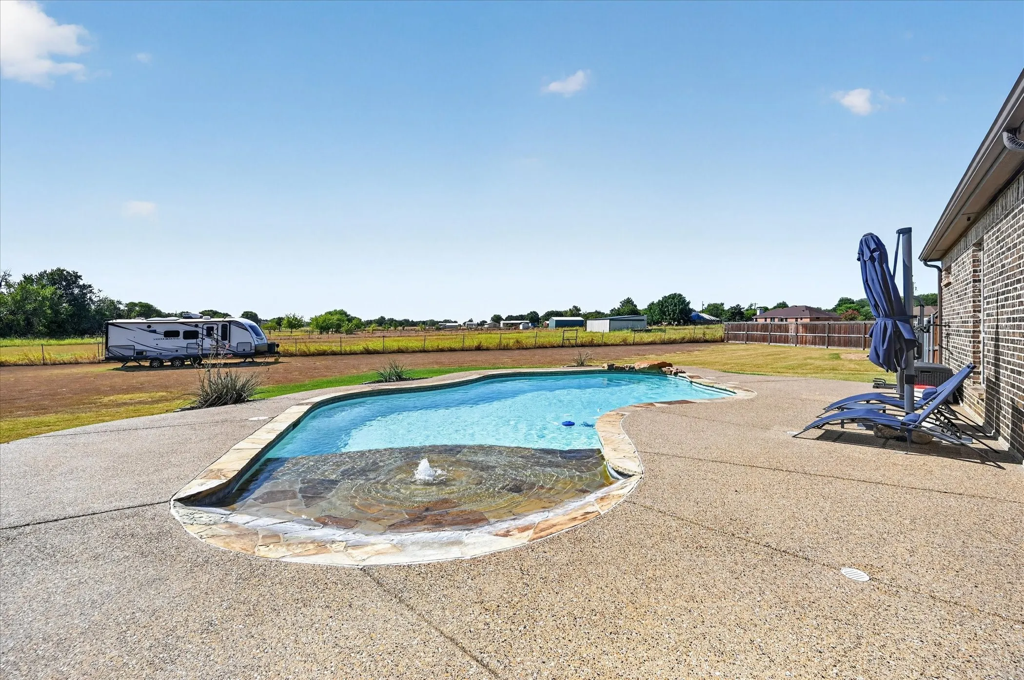 Single Family Residence For Sale in Ellis County , 2310 River Bend Court, Midlothian, Texas 76065, 4 Bedroom, 3 Bathroom, 3 Garage spaces, 2,780 Sqft, built in 2015, mls#21409933, Real Estate Agent in Midlothian, Homes For Sale in Ellis county, Homes For Sale in Midlothian, Realtor in Midlothian Texas, Real Estate Brokerage Independent Realty Texas, Luminita Cordes Realtor