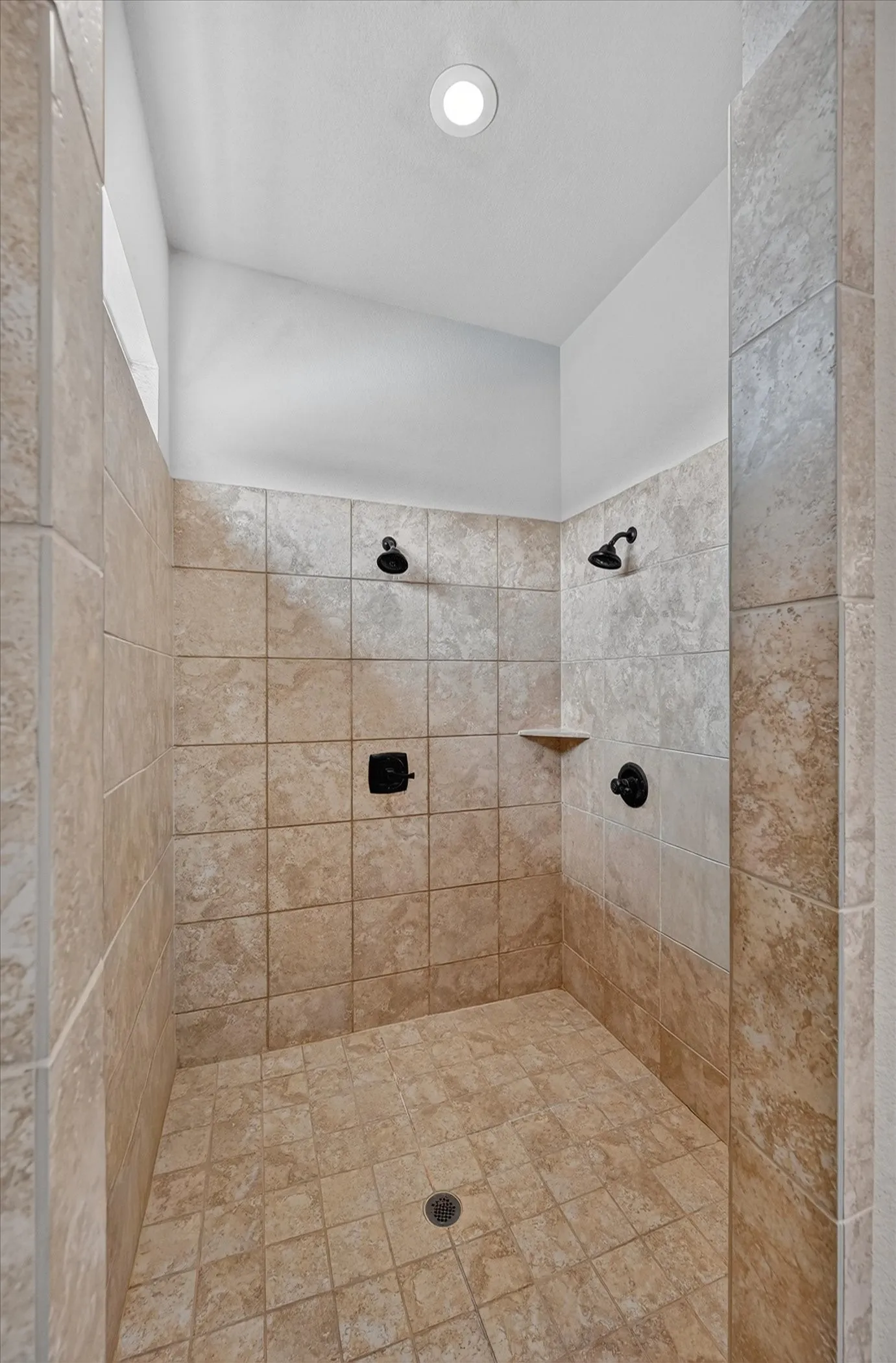 Single Family Residence For Sale in Ellis County , 2310 River Bend Court, Midlothian, Texas 76065, 4 Bedroom, 3 Bathroom, 3 Garage spaces, 2,780 Sqft, built in 2015, mls#21409933, Real Estate Agent in Midlothian, Homes For Sale in Ellis county, Homes For Sale in Midlothian, Realtor in Midlothian Texas, Real Estate Brokerage Independent Realty Texas, Luminita Cordes Realtor