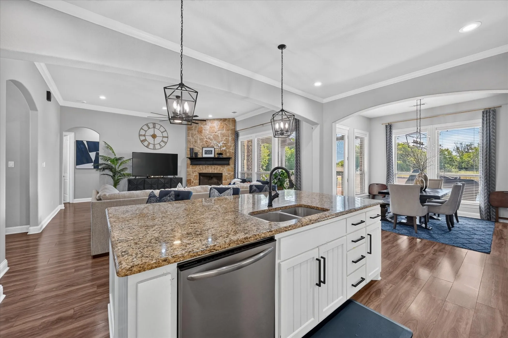 Single Family Residence For Sale in Ellis County , 2310 River Bend Court, Midlothian, Texas 76065, 4 Bedroom, 3 Bathroom, 3 Garage spaces, 2,780 Sqft, built in 2015, mls#21409933, Real Estate Agent in Midlothian, Homes For Sale in Ellis county, Homes For Sale in Midlothian, Realtor in Midlothian Texas, Real Estate Brokerage Independent Realty Texas, Luminita Cordes Realtor