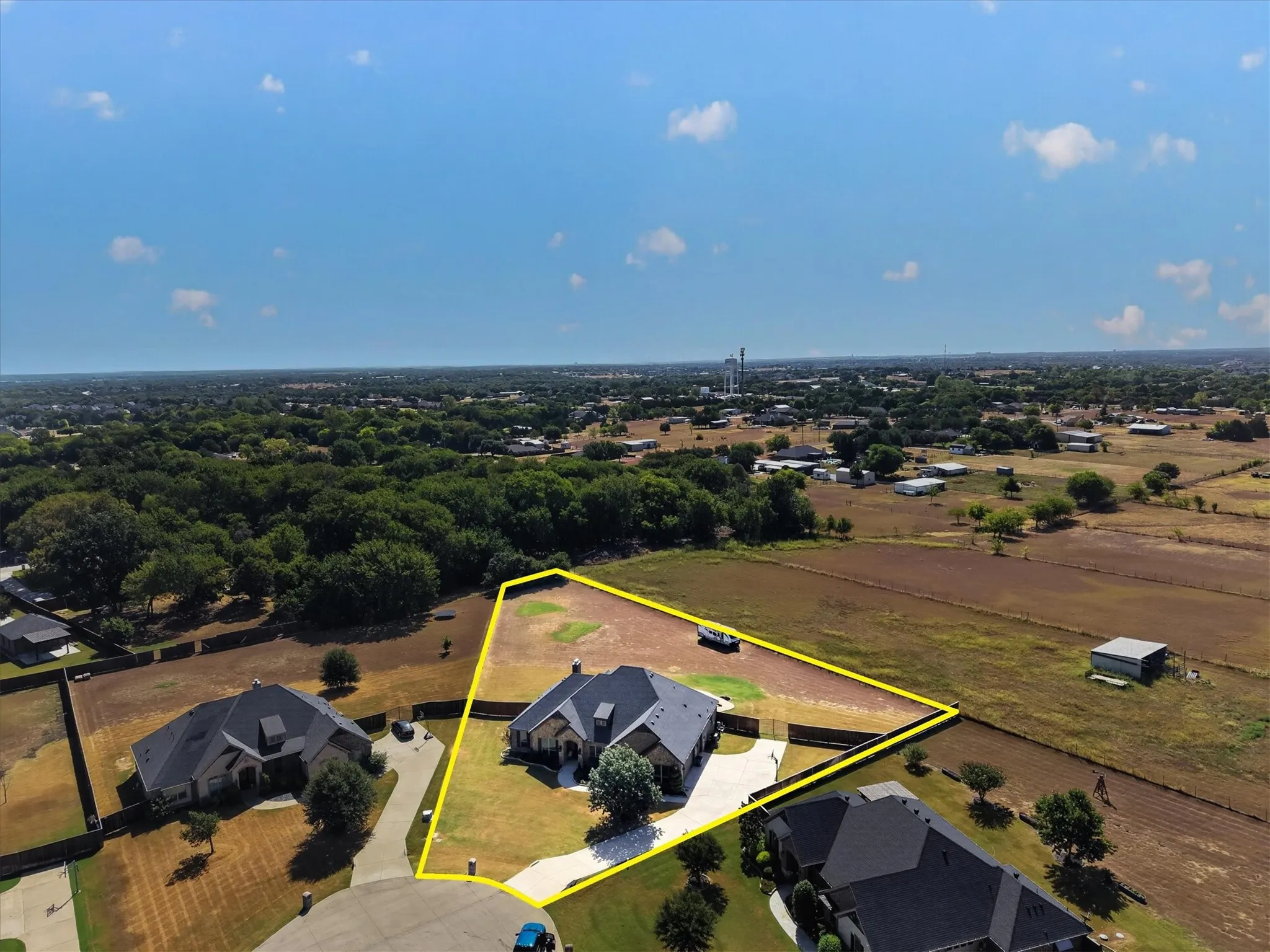 Single Family Residence For Sale in Ellis County , 2310 River Bend Court, Midlothian, Texas 76065, 4 Bedroom, 3 Bathroom, 3 Garage spaces, 2,780 Sqft, built in 2015, mls#21409933, Real Estate Agent in Midlothian, Homes For Sale in Ellis county, Homes For Sale in Midlothian, Realtor in Midlothian Texas, Real Estate Brokerage Independent Realty Texas, Luminita Cordes Realtor