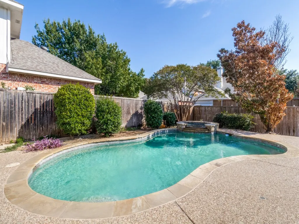 Single Family Residence For Sale in Denton County , 2514 Fallview Lane, Carrollton, Texas 75007, 5 Bedroom, 3 Bathroom, 2 Garage spaces, 3,310 Sqft, built in 1992, mls#21404696, Real Estate Agent in Carrollton, Homes For Sale in Denton county, Homes For Sale in Carrollton, Realtor in Carrollton Texas, Real Estate Brokerage Independent Realty Texas, Luminita Cordes Realtor