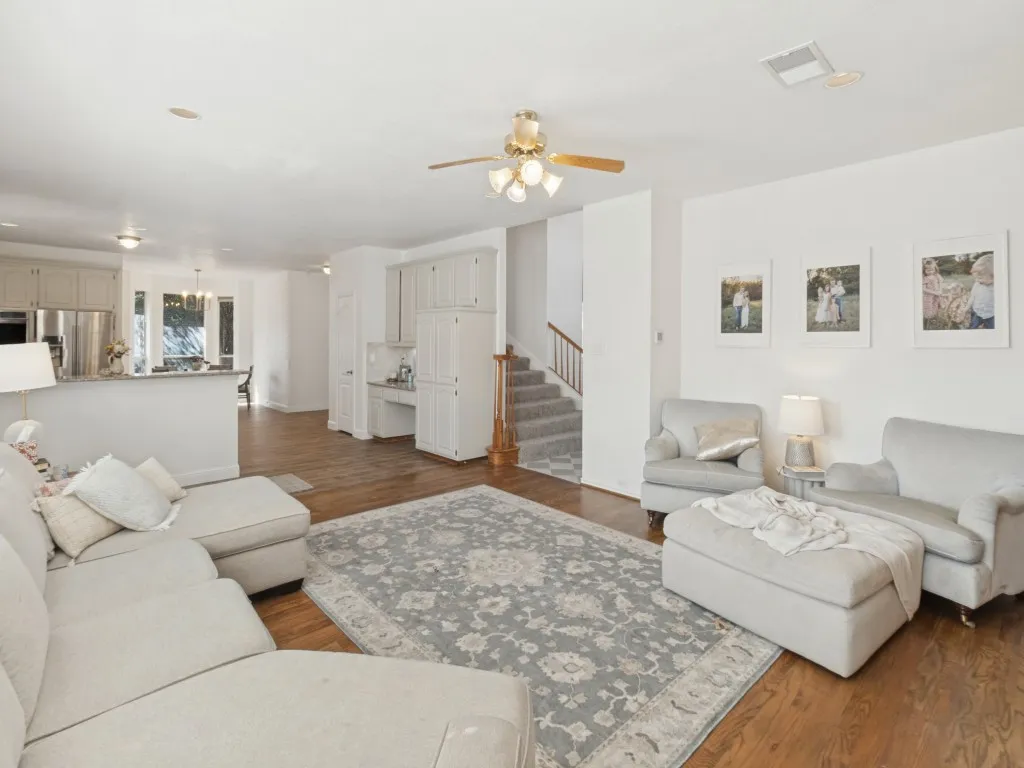 Single Family Residence For Sale in Denton County , 2514 Fallview Lane, Carrollton, Texas 75007, 5 Bedroom, 3 Bathroom, 2 Garage spaces, 3,310 Sqft, built in 1992, mls#21404696, Real Estate Agent in Carrollton, Homes For Sale in Denton county, Homes For Sale in Carrollton, Realtor in Carrollton Texas, Real Estate Brokerage Independent Realty Texas, Luminita Cordes Realtor